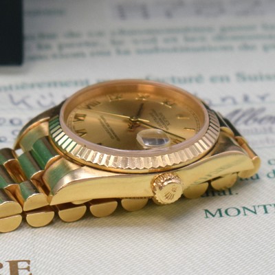 26768951c - ROLEX Datejust medium wristwatch reference 78278, self winding, LC 100, A-series, superlative chronometer officially certified, 18k yellow gold including president bracelet with deployant clasp, gilded dial with Roman hour-indices, date under sapphire crystal with magnifying glass at 3, rhodium plated movement calibre 2235, 31 jewels, 5 adjustments, diameter approx. 31 mm, length approx. 18,5 cm, original box and papers, sold in March 2002, signs of use, condition 2