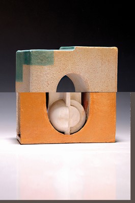 26769012k - Lee Babel, born 1940 Heilbronn, ceramic sculpture, cubic shape with round arch passage, two children sitting in it, age group, 27x23x10 cm; babel studied at the Berlin Academy and completed an apprenticeshipin the ceramics workshop at Walburga Külz in Rheingau, numerous exhibitions, especially in Germany and Italy