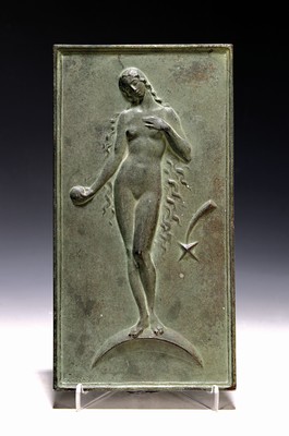 Image 26769017 - Augusto Varnesi, 1866 Rome-1941 Frankfurt a.M., relief picture made of bronze, #"Eva#", around 1920, Eva as a standing nude with the apple, greenish patina, signed lower left, 26x14 cm; Varnesi studied at the Accademia di San Luca in Rome, worked for many years in Frankfurt am Main, was a professor at the TH Darmstadt, and created numerous works for public spaces in Frankfurt