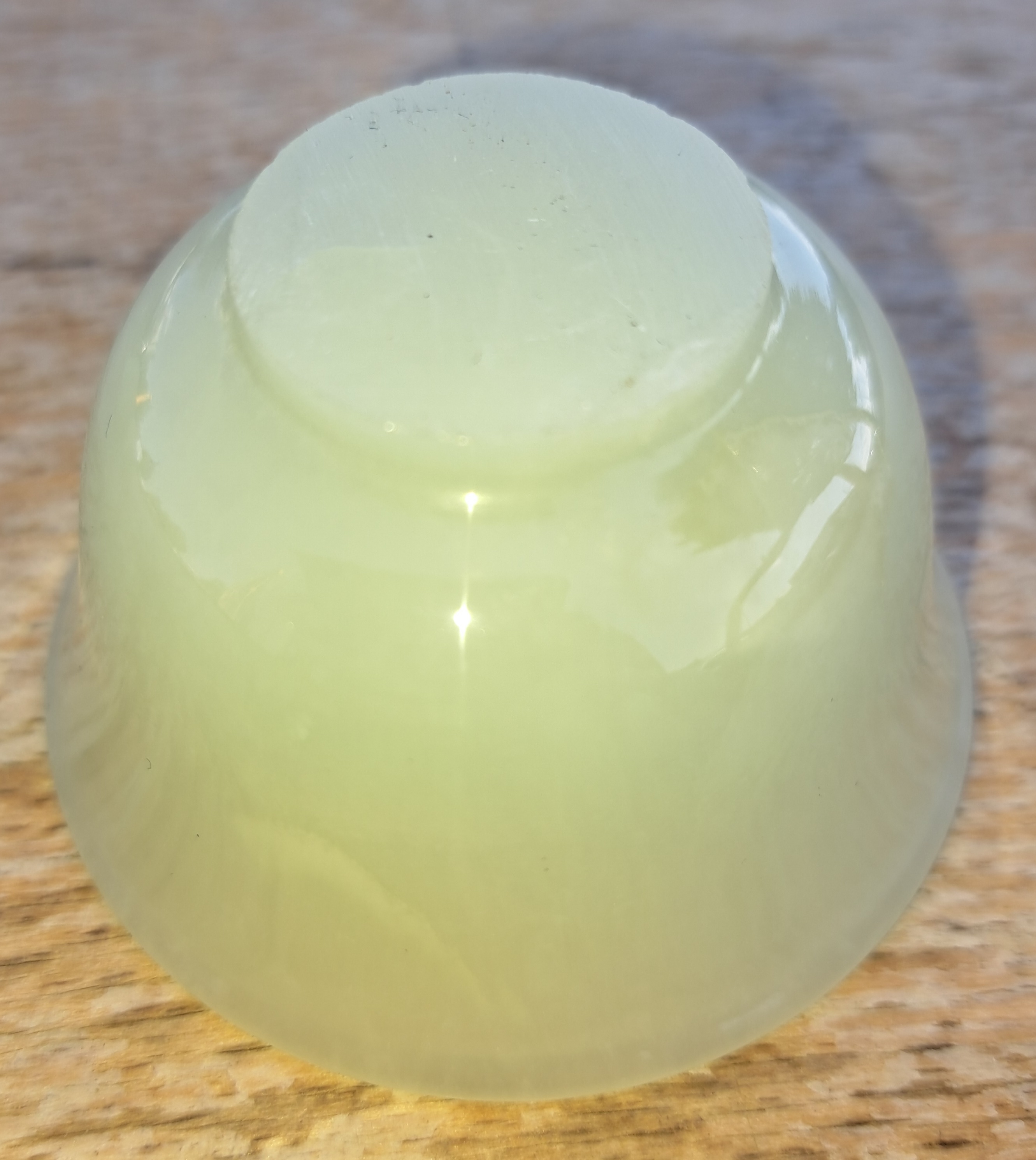 Detail i: 6 teiliges Reisweinset aus Jade, China, 20.Jh., 6 transluzid grüne Schüsselchen, D. je 6,5cm