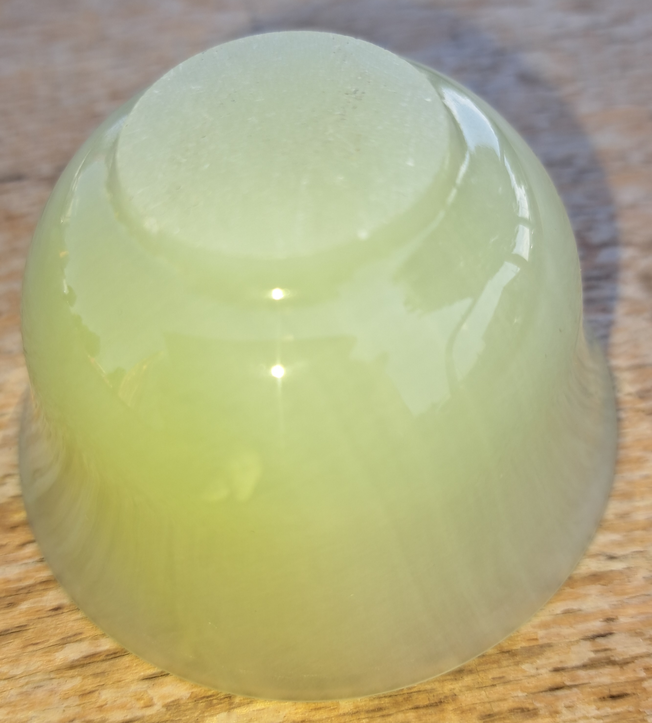 Detail l: 6 teiliges Reisweinset aus Jade, China, 20.Jh., 6 transluzid grüne Schüsselchen, D. je 6,5cm