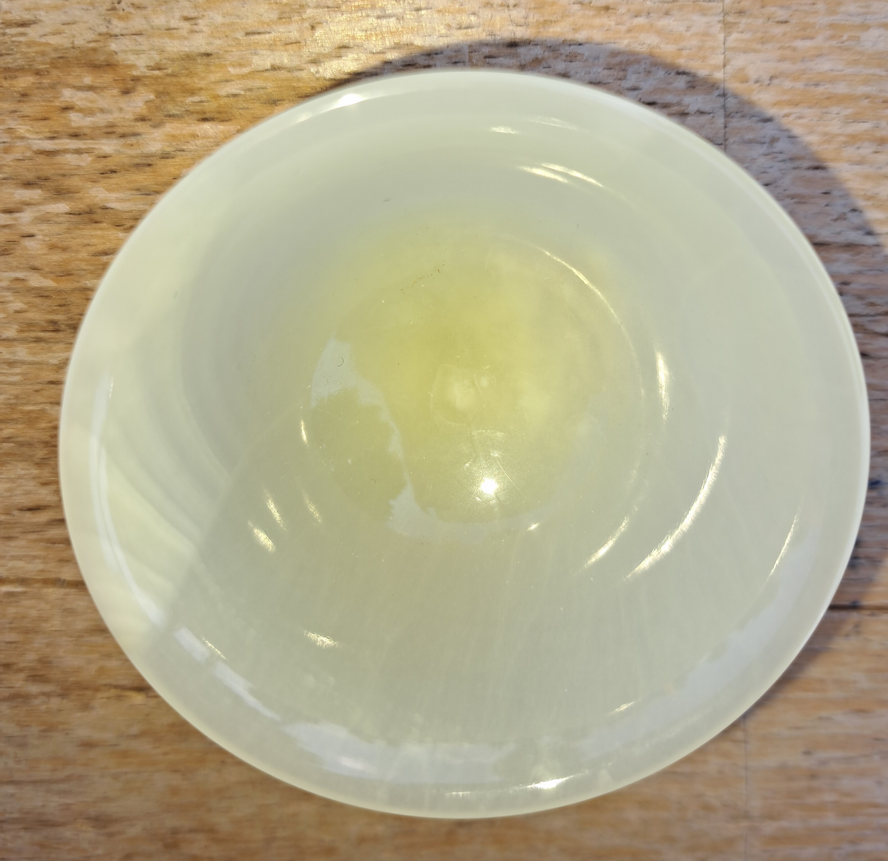 Detail t: 6 teiliges Reisweinset aus Jade, China, 20.Jh., 6 transluzid grüne Schüsselchen, D. je 6,5cm