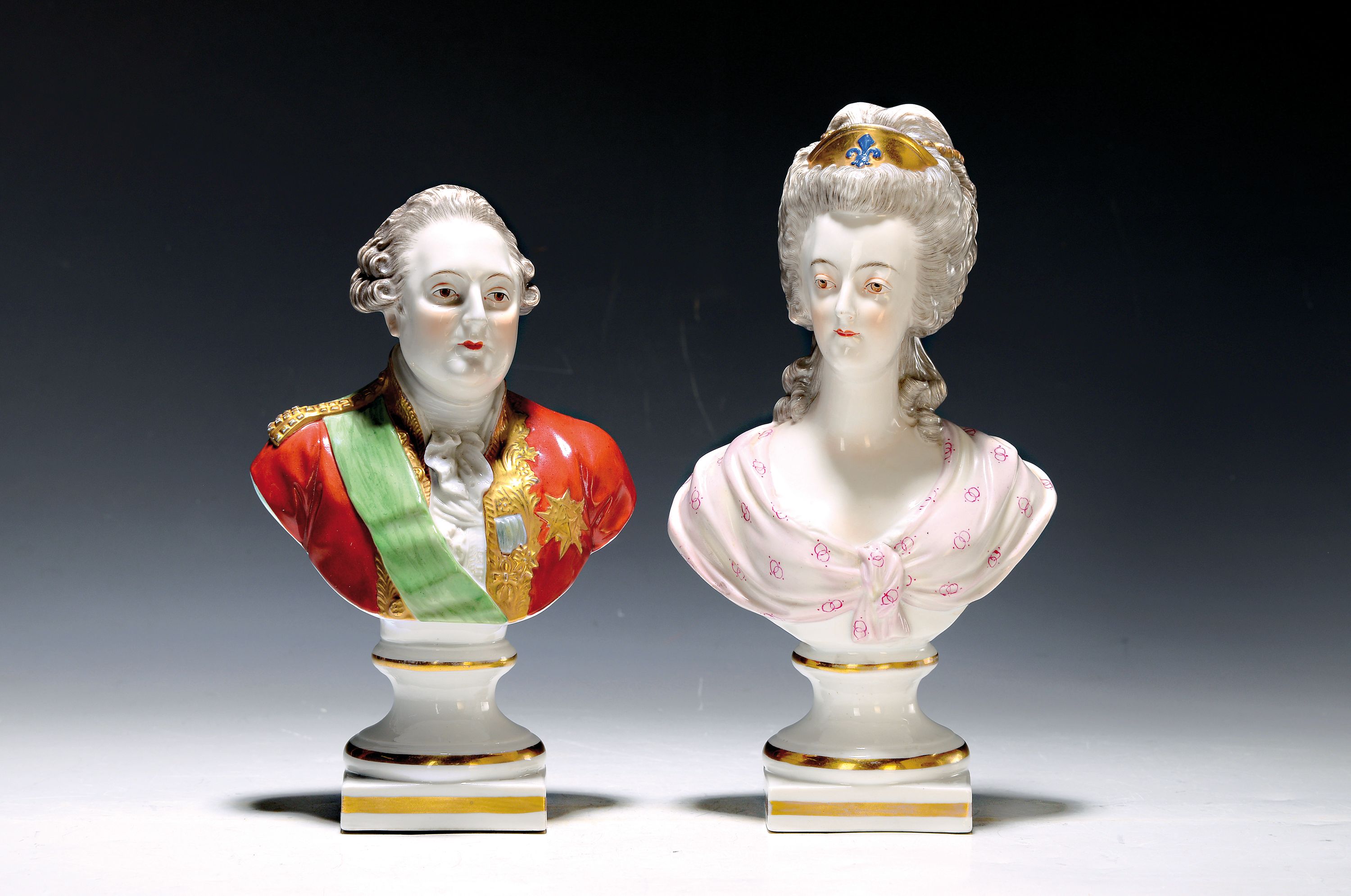 Paar Büsten, deutsch, um 1890, Porzellan, König Louis XVI. und Marie Antoinette, bunt bemalt, Goldstaffage min. berieben, H. ca. 21/24cm