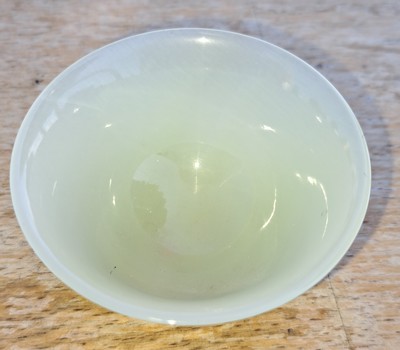 26769210f - 6-piece rice wine set made of jade, China, 20th century, 6 translucent green bowls, diameter 6.5 cm each