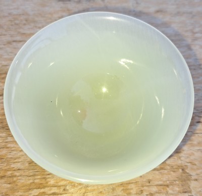 26769210g - 6-piece rice wine set made of jade, China, 20th century, 6 translucent green bowls, diameter 6.5 cm each