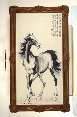 Image 26769213 - Ink drawing after Xu Beihong (1895-1953), ink on paper, standing horse, magnificent frame 117x66 cm