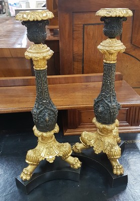 26769230a - Pair of candlesticks, France, around 1820-30, rich relief cast bronze, partly gilded, standing on three claw feet, masquerade of knights, acanthus leaf decoration, height approx. 35.5cm each