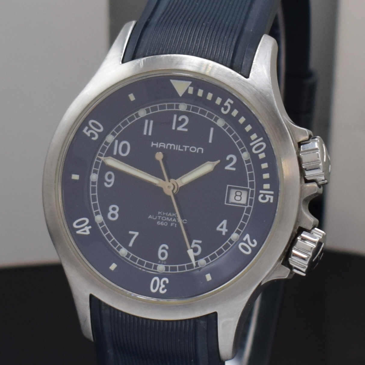 Detail a: HAMILTON Herrenarmbanduhr Khaki Navy Referenz H77151, Schweiz um 2009, Edelstahlgeh. inkl. orig. Kautschukband m. orig. Dornschl., Boden und Kronen ...