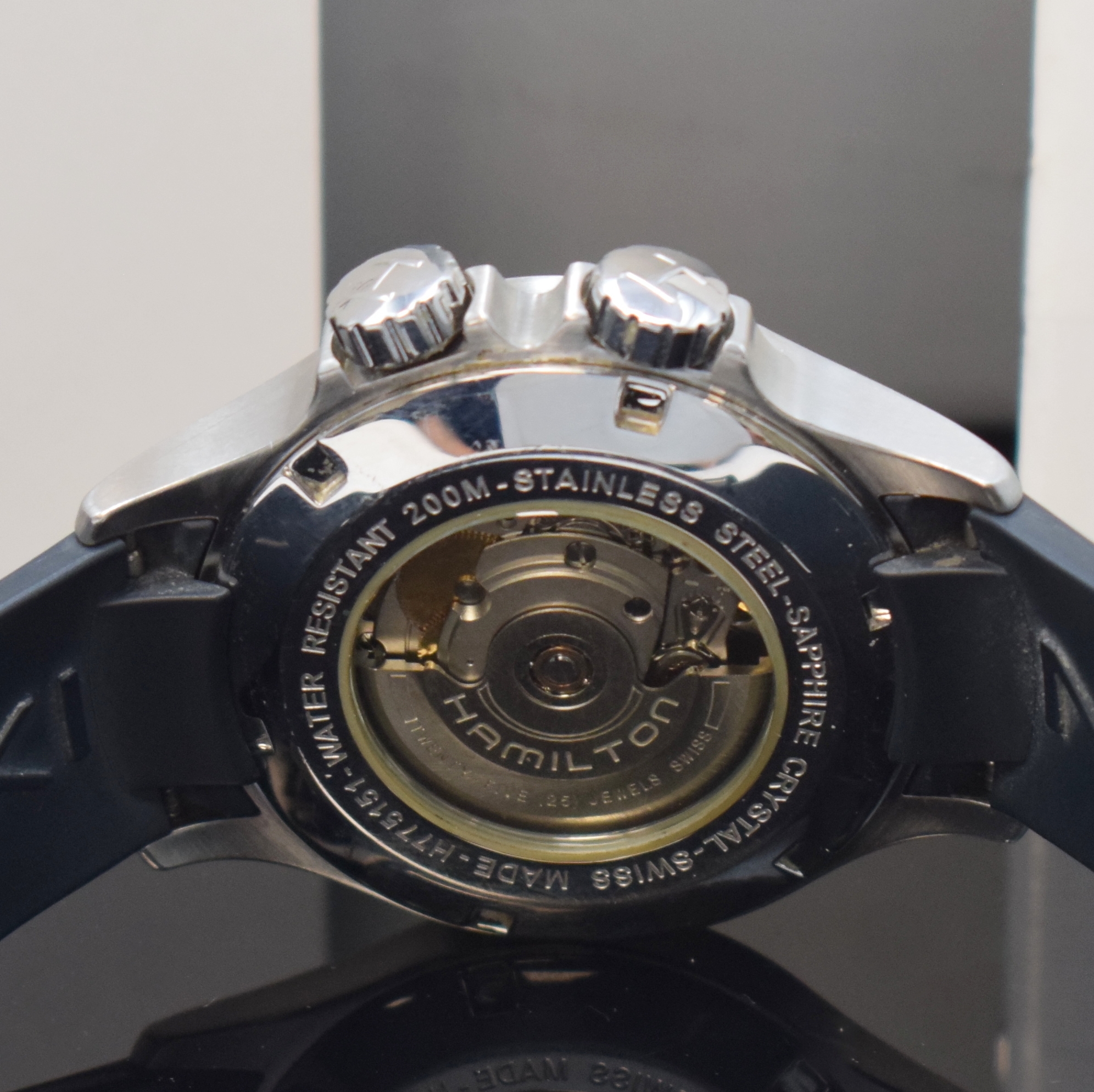 Detail d: HAMILTON Herrenarmbanduhr Khaki Navy Referenz H77151, Schweiz um 2009, Edelstahlgeh. inkl. orig. Kautschukband m. orig. Dornschl., Boden und Kronen ...