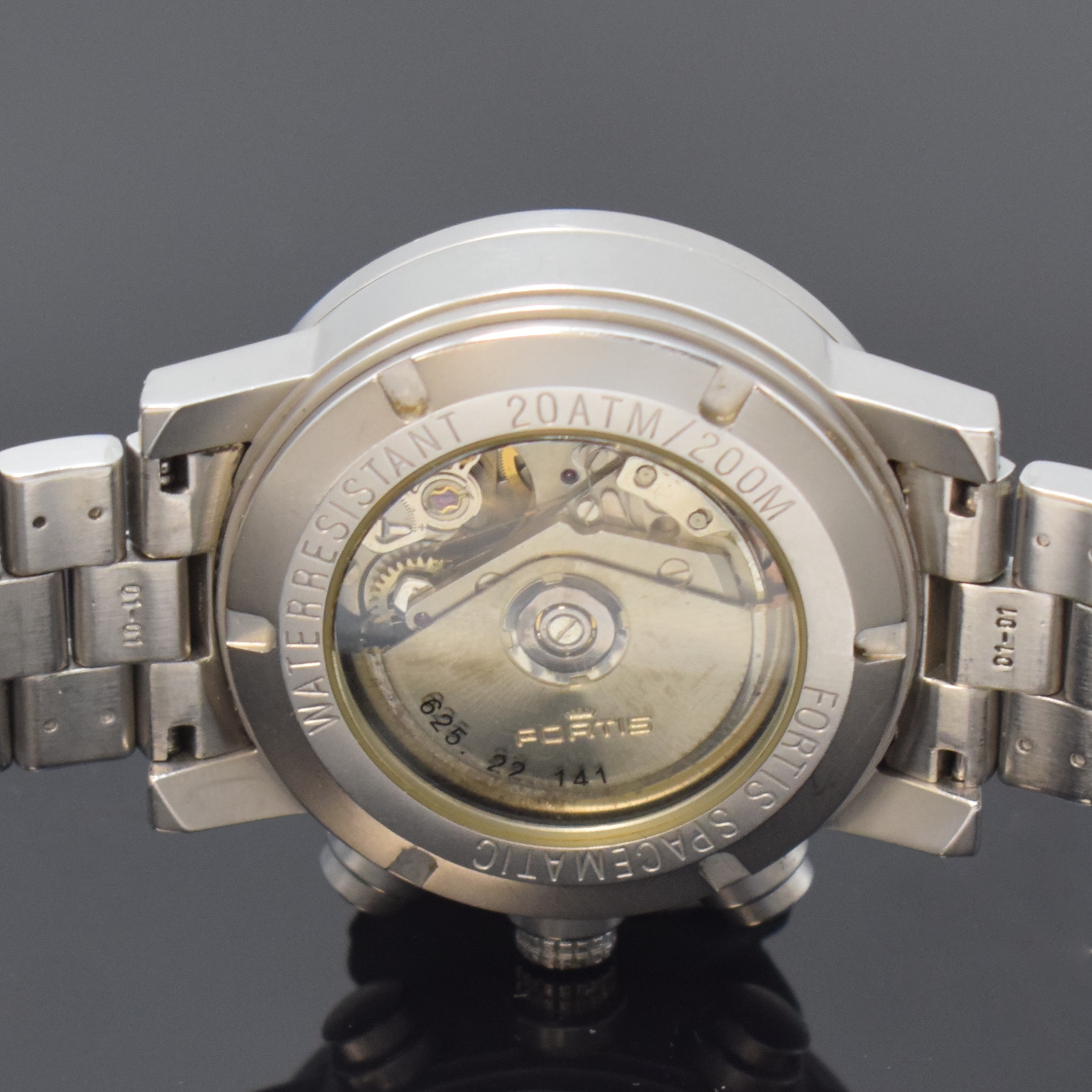 Detail e: FORTIS Armbandchronograph Spacematic Referenz 625.22.141, Automatik, Schweiz um 2003, matt. Edelstahlgeh. inkl. Gliederband m. Faltschl., beids. ...