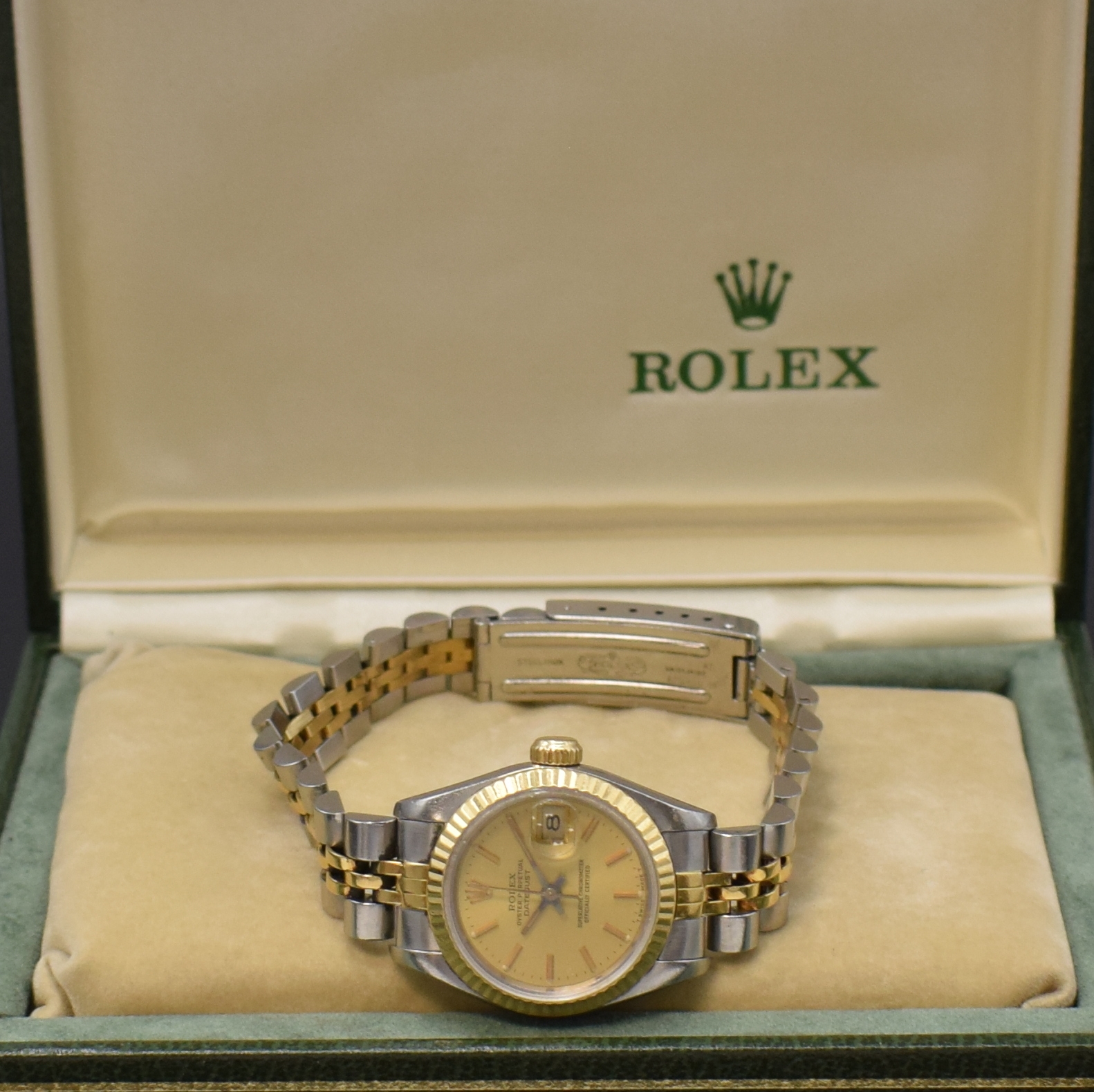 Detail e: ROLEX Oyster Perpetual Datejust Damenarmbanduhr Referenz 69173, Schweiz um 1987, Automatik, Chronometer der Superlative in Edelstahl und Gold komb. ...