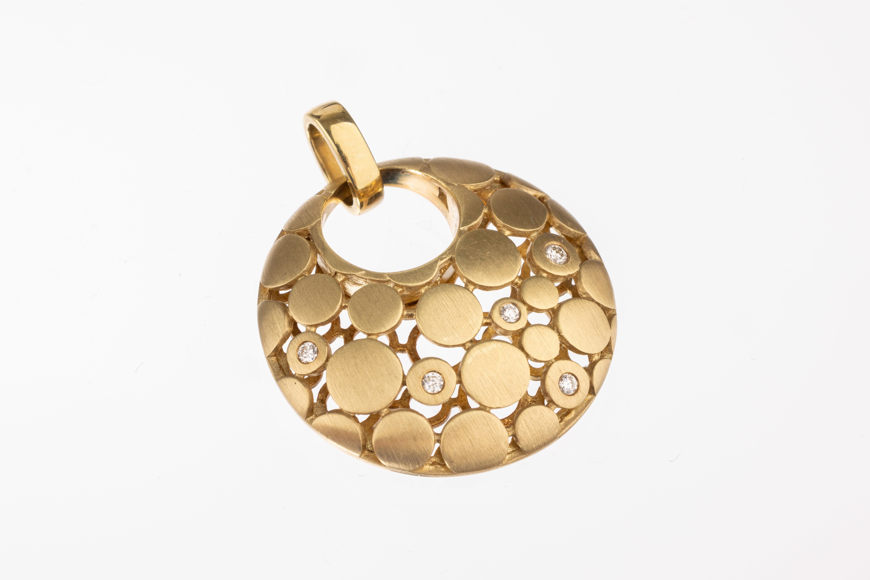 14 kt Gold Brillant-Anhänger, GG 585/000, Brillanten zus. ca. 0.11 ct (grav.) Weiß/si, Meistermarke unged., Vorderseite fein satiniert, sehr ...