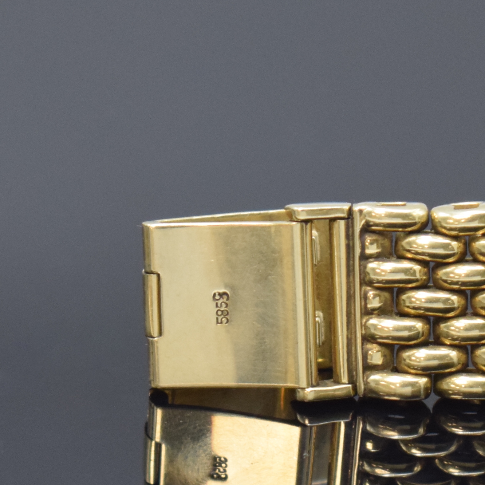 Detail c: ZENTRA schwere Herrenarmbanduhr in GG 585/000, Automatik, System von Felsa BIDYNATOR, Kal. 690, Schweiz um 1955, Boden aufgedr., silb. Zifferbl. m. ...