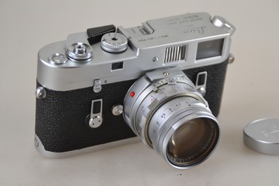 26769546b - Leica M4, #1251793 built in 1970, plus two lenses: Summicron 50mm 1:2 with close-up lens and Elmar 90mm 1:4; Leica Meter MR, original leather case; signs of wear; Shutter speeds not checked