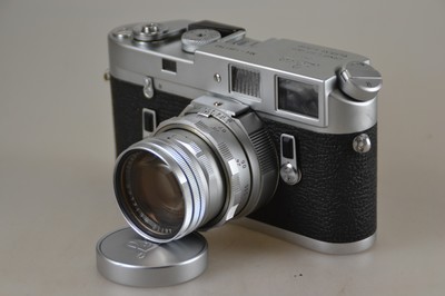 26769546c - Leica M4, #1251793 built in 1970, plus two lenses: Summicron 50mm 1:2 with close-up lens and Elmar 90mm 1:4; Leica Meter MR, original leather case; signs of wear; Shutter speeds not checked