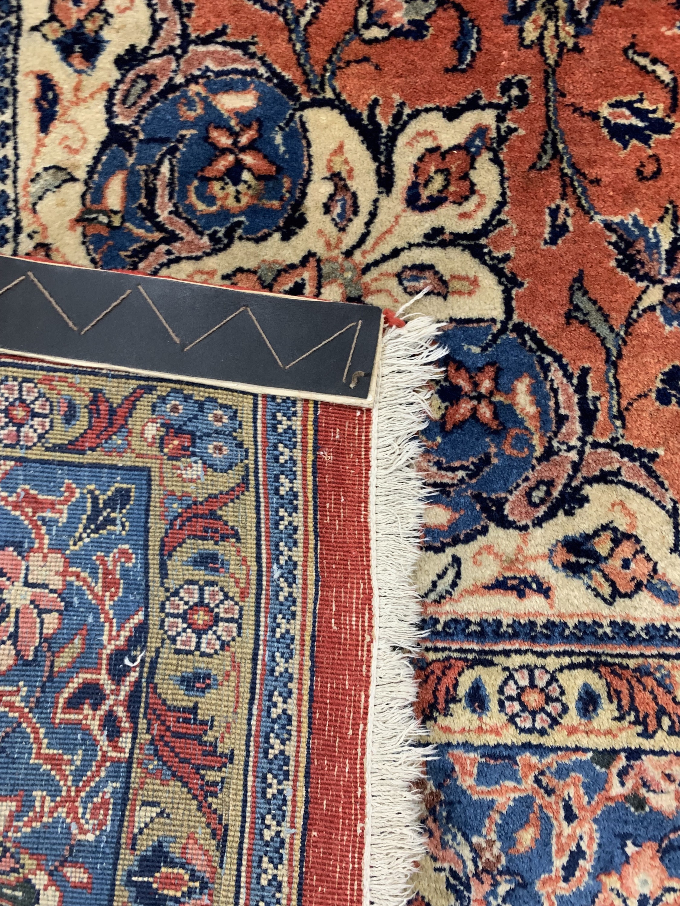 Detail e: Sarogh, Persien, Ende 20.Jhd, Wolle auf Baumwolle, ca. 310 x 200 cm, Reinigungsbedürftig, EHZ: 2