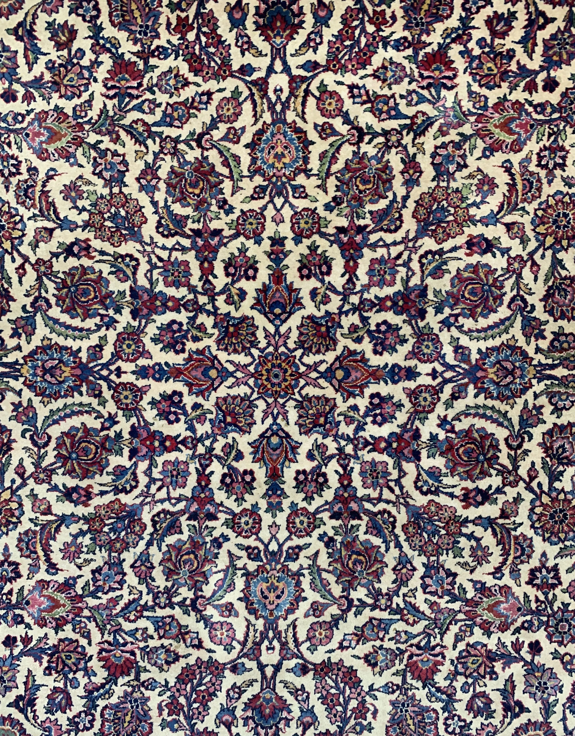 Detail b: Keschan fein alt, Persien, Anfang 20.Jhd, Wolle auf Baumwolle, ca. 368 x 264 cm, Reinigungsbedürftig, EHZ: 2, (Alter Mottenfraßam Rand)