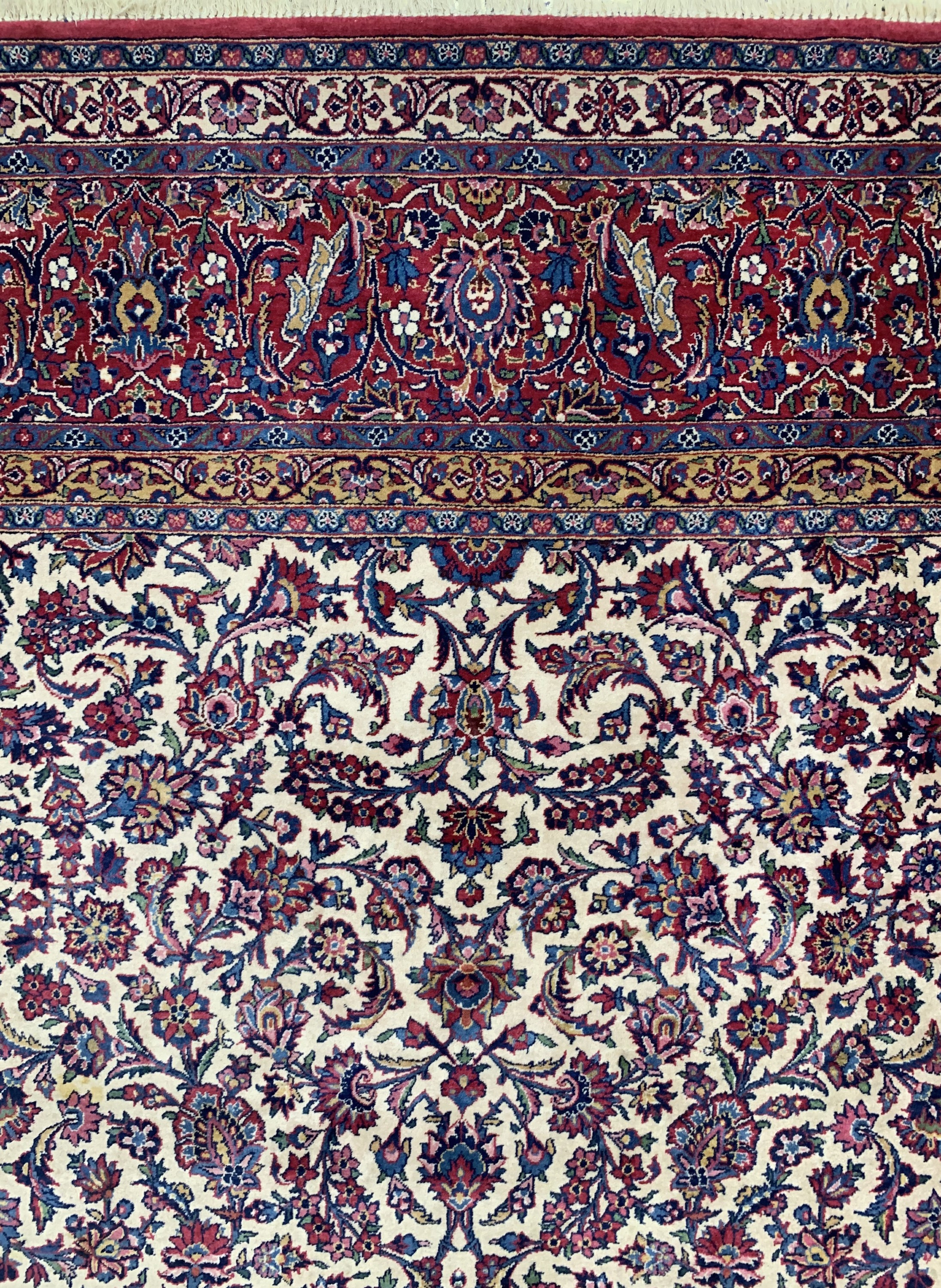 Detail c: Keschan fein alt, Persien, Anfang 20.Jhd, Wolle auf Baumwolle, ca. 368 x 264 cm, Reinigungsbedürftig, EHZ: 2, (Alter Mottenfraßam Rand)