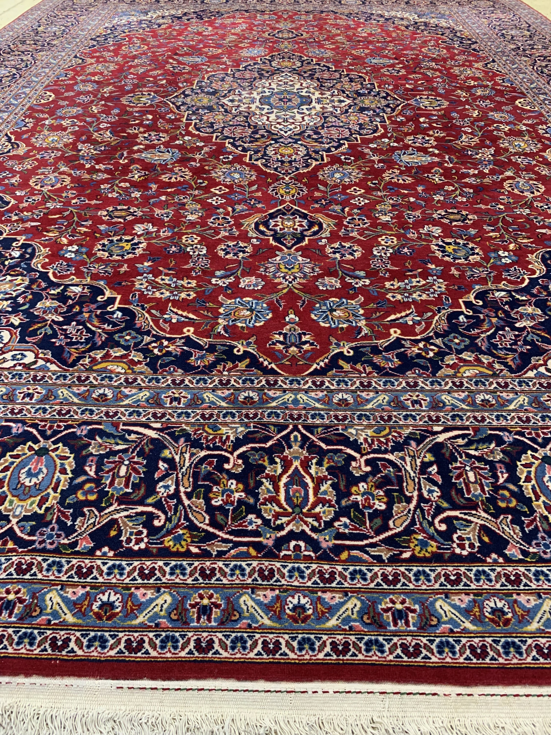 Detail d: Keschan"Ghotbi"fein, signiert, Persien, Mitte 20.Jhd, Korkwolle auf Baumwolle, ca. 350x 255 cm, EHZ: 3