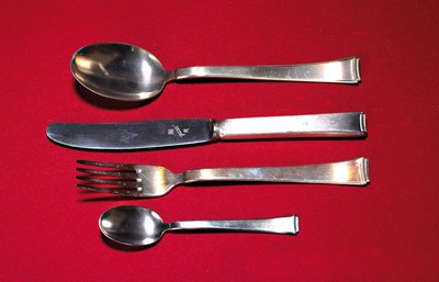 Image 26769605 - Cutlery set "Model 2500", WMF, designed by Kurt Mayer, probably 1950s, silver-plated, knives with Friodur blades, 6 dinner forks, 6 dinner knives, 6 spoons, 12 cake forks, 12 coffee spoons, 6 espresso spoons, cake server,2 - pcs. salad cutlery, signs of wear; Model used since 1932 that combines form and function, based on the Bauhaus style