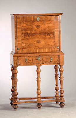 Image 26770455 - Tabernacle, England, around 1720, walnut veneer, studded base with a drawer on 5 legs, curved binding bar, secretary attachment held behind a fold-down flap, interior division with free compartments and secret compartments, orig. brass fittings and orig. Locks, 1 key, approx. 175 x 78 x 45 cm, condition 2-3