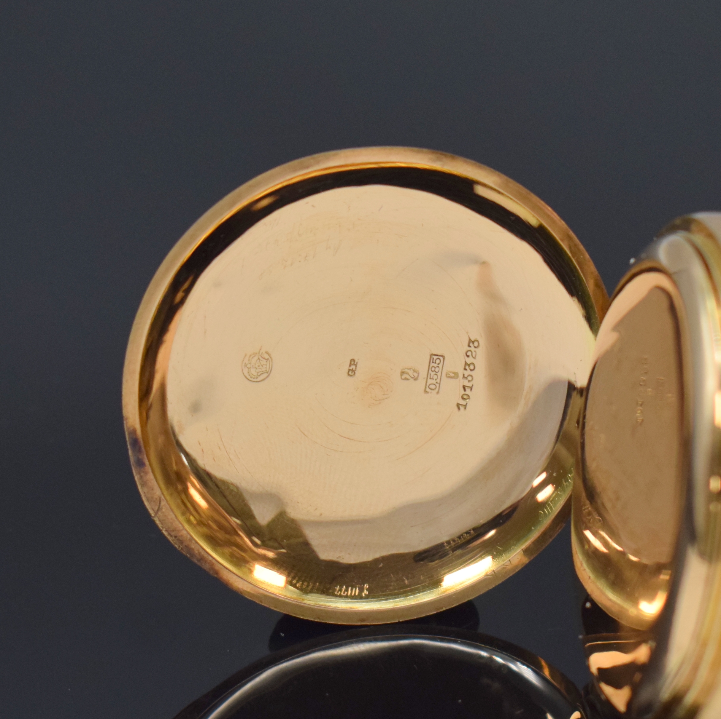 Detail b: GEB. EPPNER Berlin offene Taschenuhr in RG 585/000, Deutschland/Schweiz um 1901, Geh. dell., guill. Rückdeckel m. Monogramm, Goldcuvette m. Widmung, ...