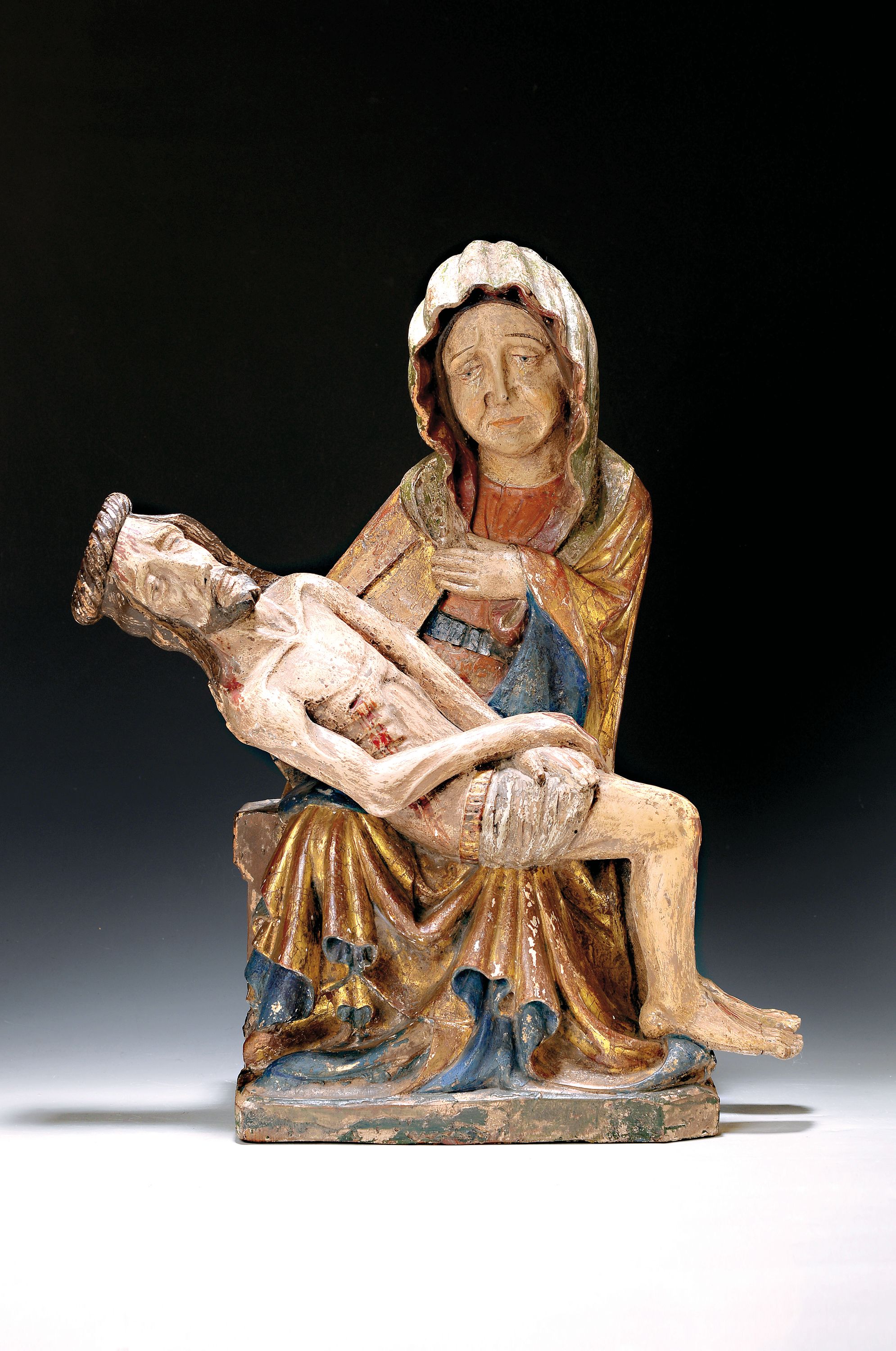 Holzschnitzerei, Pieta, süddeutsch/alpenländisch, 20.Jh., Holz geschnitzt, gehöhlt, farbig gefasst, nach gotischem Vorbild, Alterssp., H. 51 cm