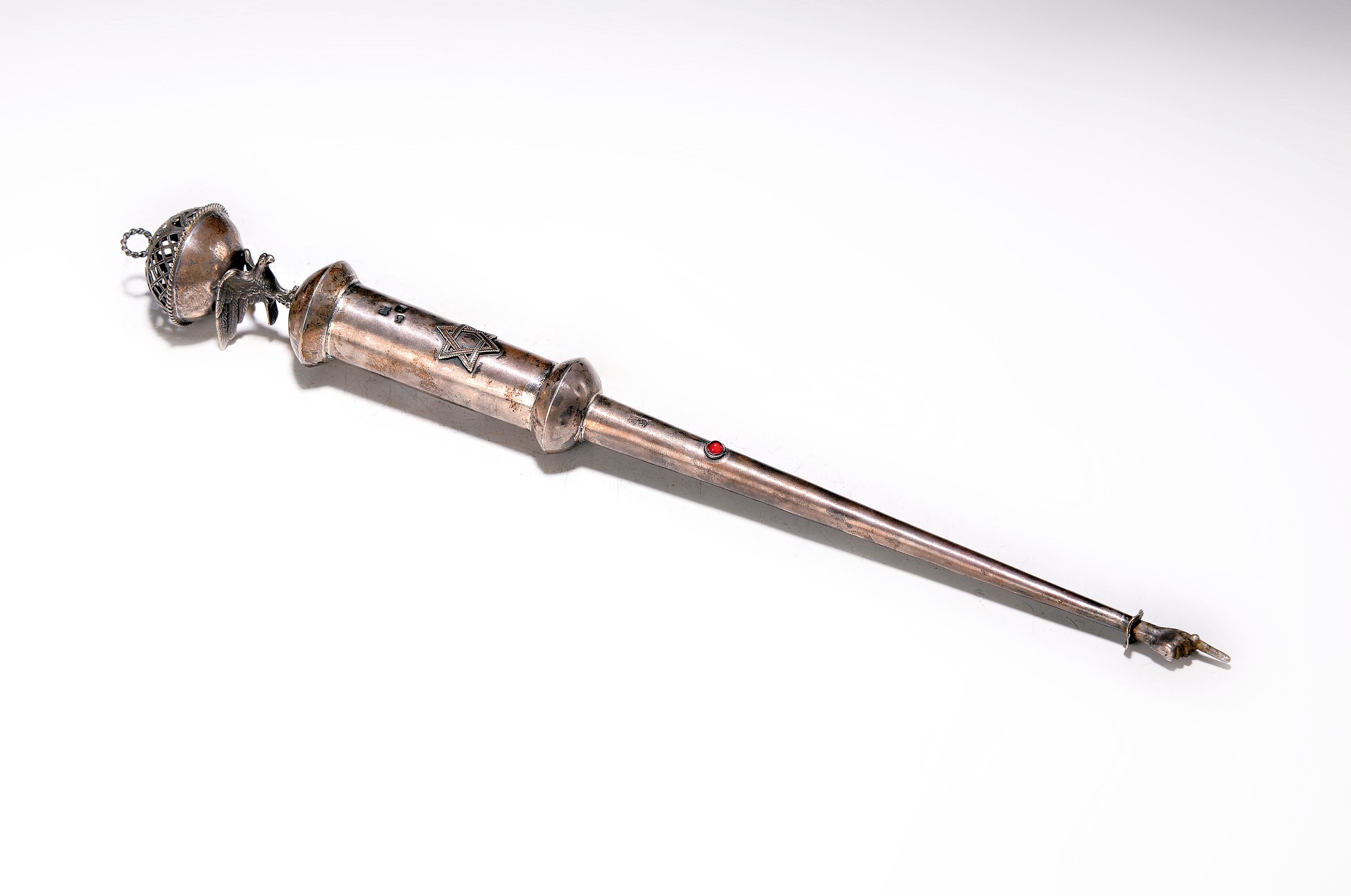 Silber-Thorazeiger, Jad, Russland, Silber 84 Zolotniki, applizierter Davidstern, bekrönender Adler, Beschauzeichen AK 1867, L. 38,5 cm, ca. 97g