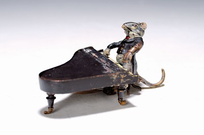 Image Viennese bronze, mouse on the wing, signed, colorfully decorated, approx. 4.5x1.5x6cm, ...