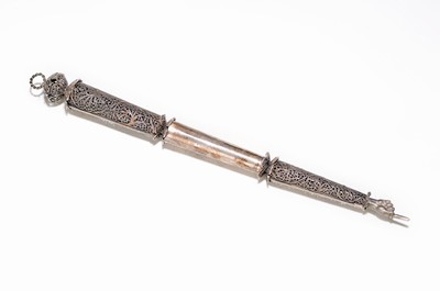 Image 26770963 - Silver Torah pointer, Jad, Russia, silver 84 Zolotnikim, 3-part body, partly made of a jourwire mesh, hallmark AK 1879, tip restored, L. 27.5 cm, 70 g