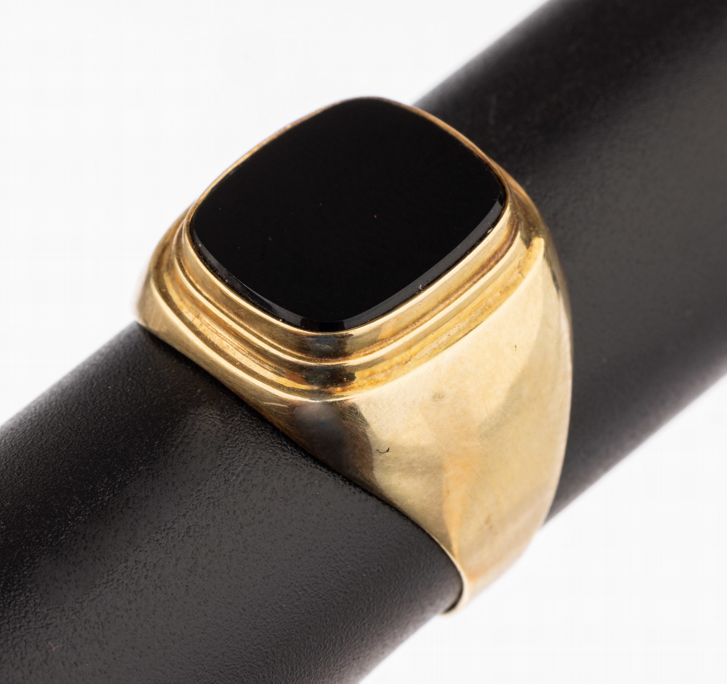 14 kt Gold Onyx-Siegelring, GG 585/000, schlicht, freie Onyx-Platte, RW 67, ca. 5.9 g