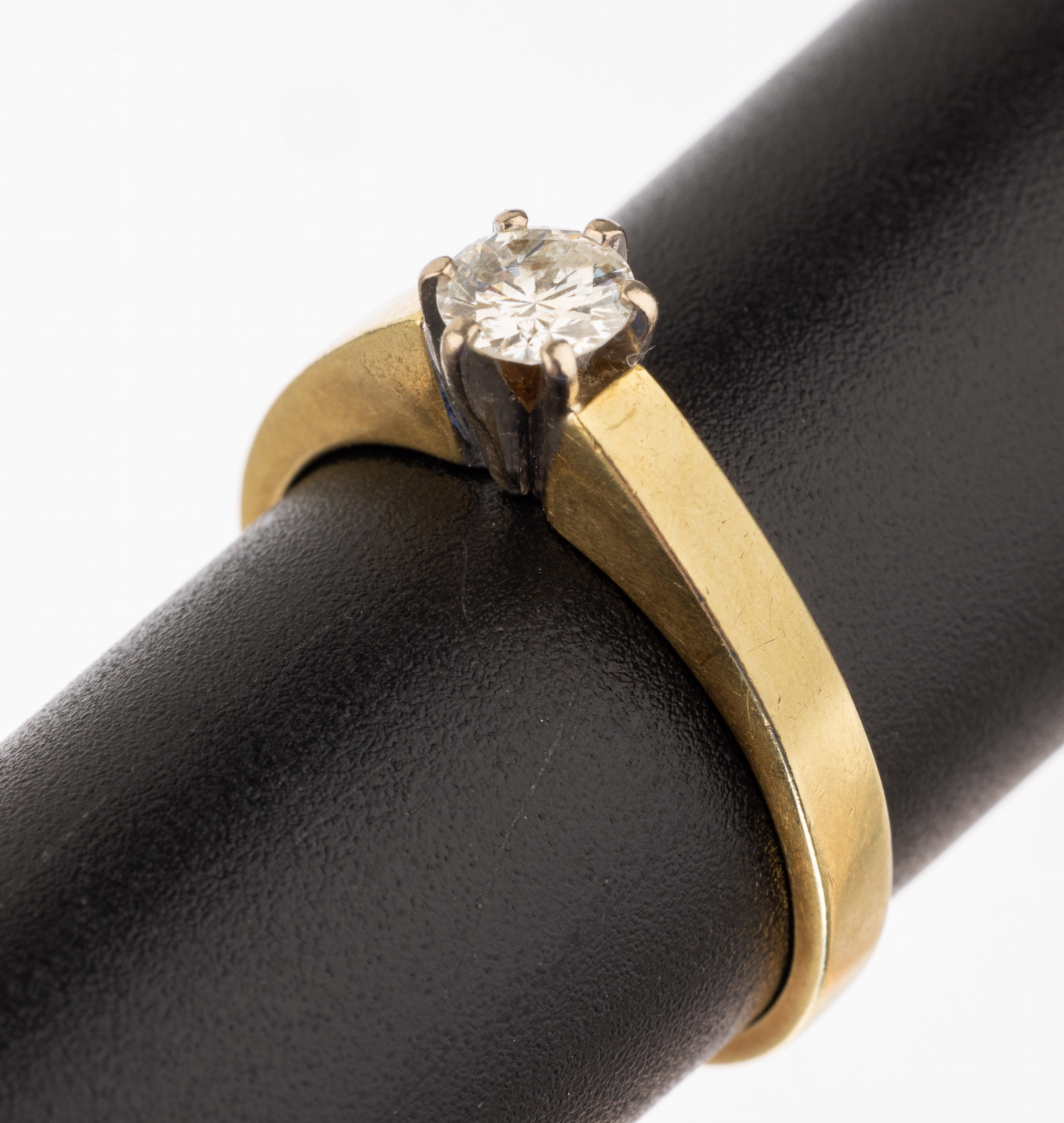 14 kt Gold Brillant-Ring, GG/WG 585/000, einzelner in WG gefasster Brillant ca. 0.40 ctct Weiß/p 1, RW 56, ca. 4.2 g
