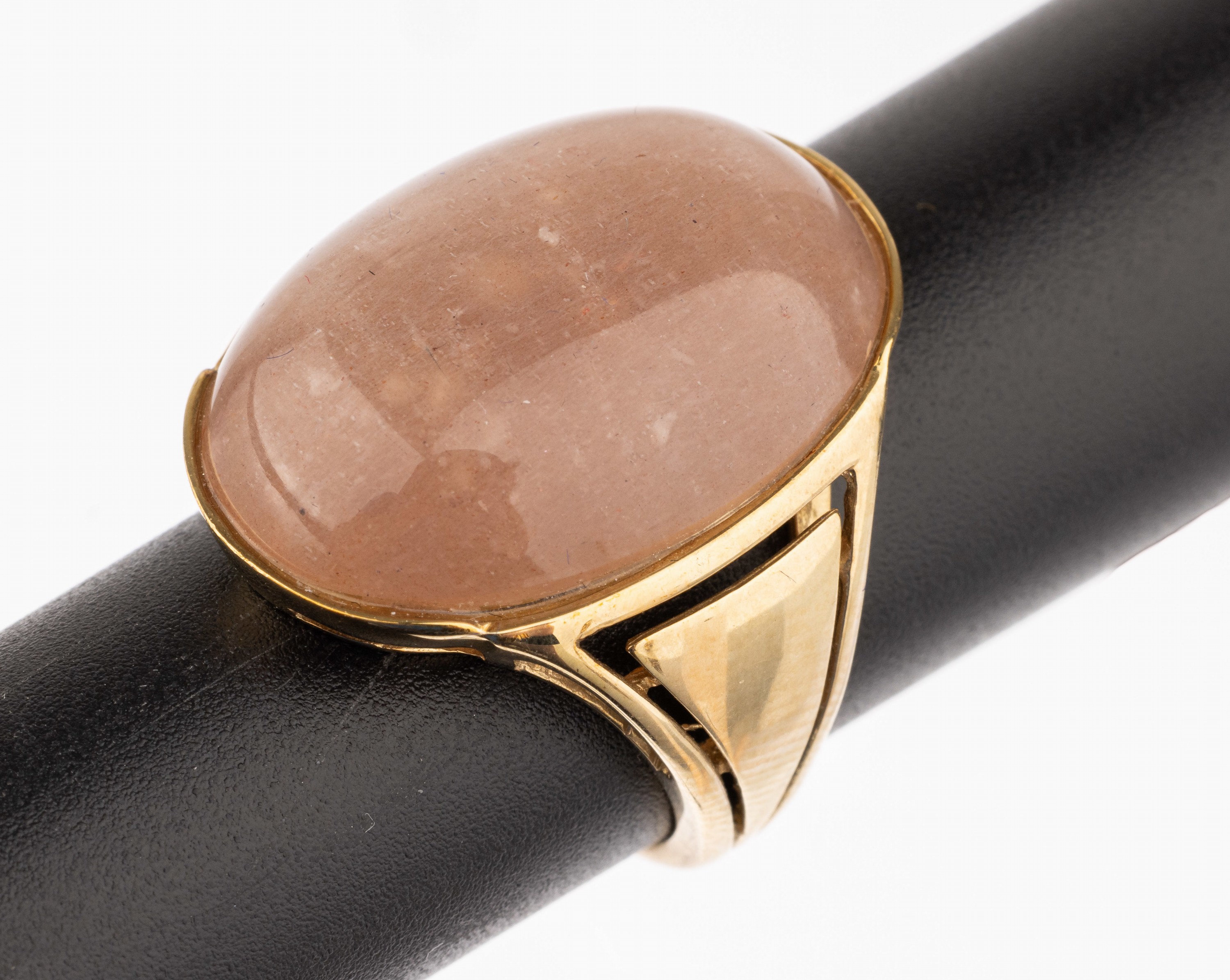 9 kt Gold Mondstein-Ring, GG 375/000, ovaler bräunlicher Mondstein, RW 56, ca. 9.7 g