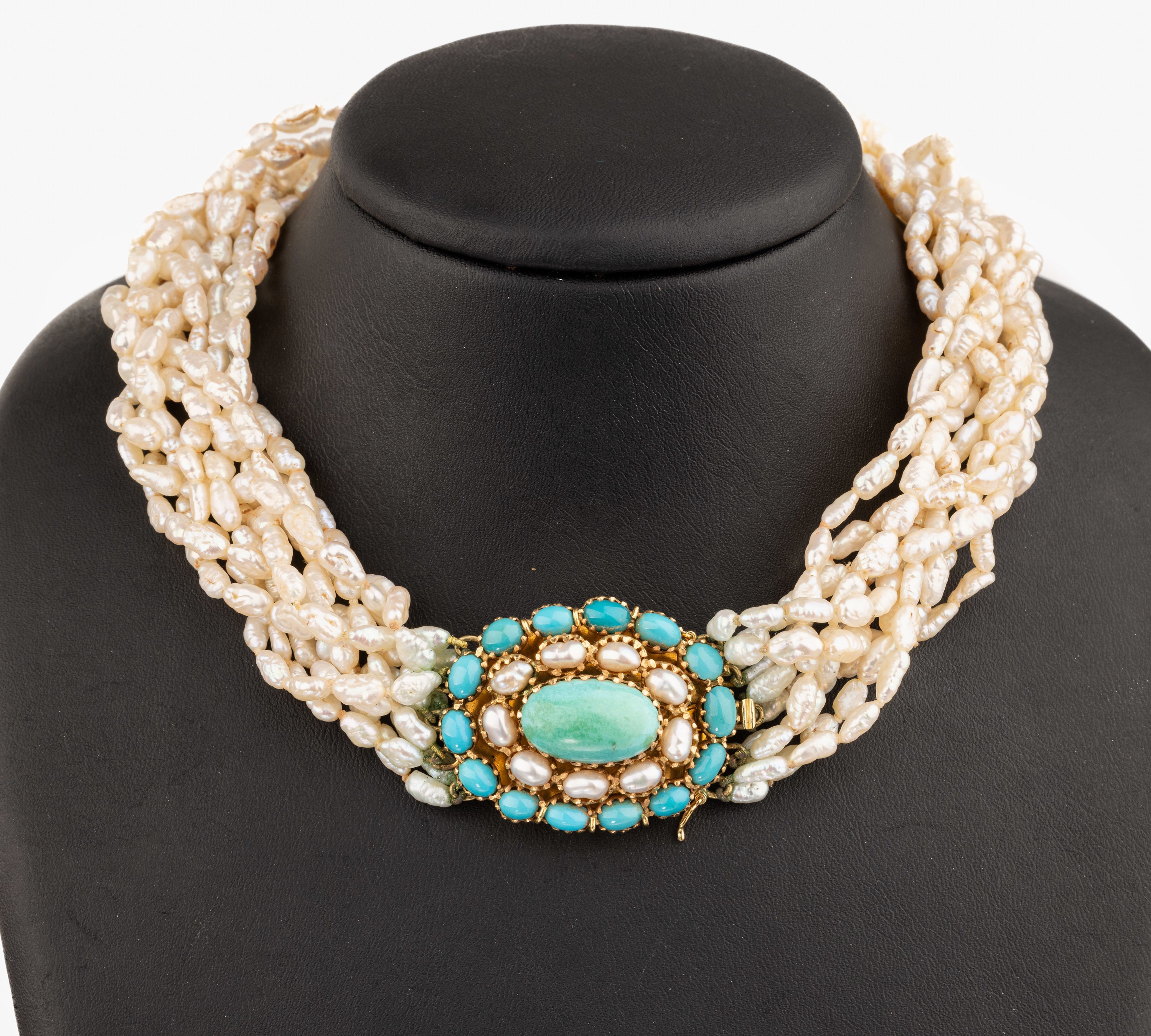 Perl-Collier mit 18 kt Gold Schmuckschließe, GG 750/000 gepr., 10 ineinander verschlungene Stränge mit unrunden Süßwasserzuchtperlen, ovale ...