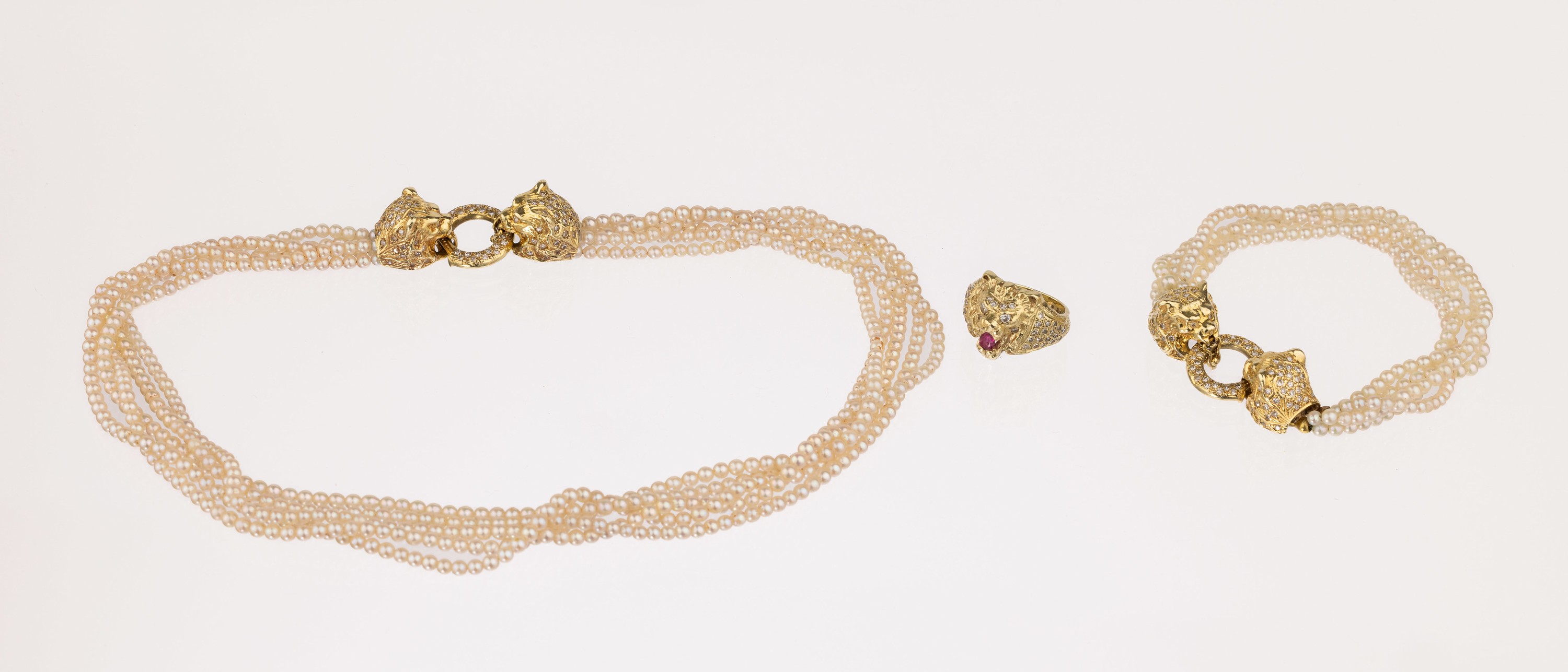 14 kt Gold Diamant-Perl-Schmuckset, GG 585/000, Darstellung von Raubtierköpfen, 1 Ring, RW 48, 44 8/8-Diamanten zus. ca. 0.28 ctWeiß/si-p 1, ...