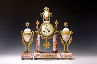 Image coat clock with two side plates, France, around 1930, veined marble case, portal ...