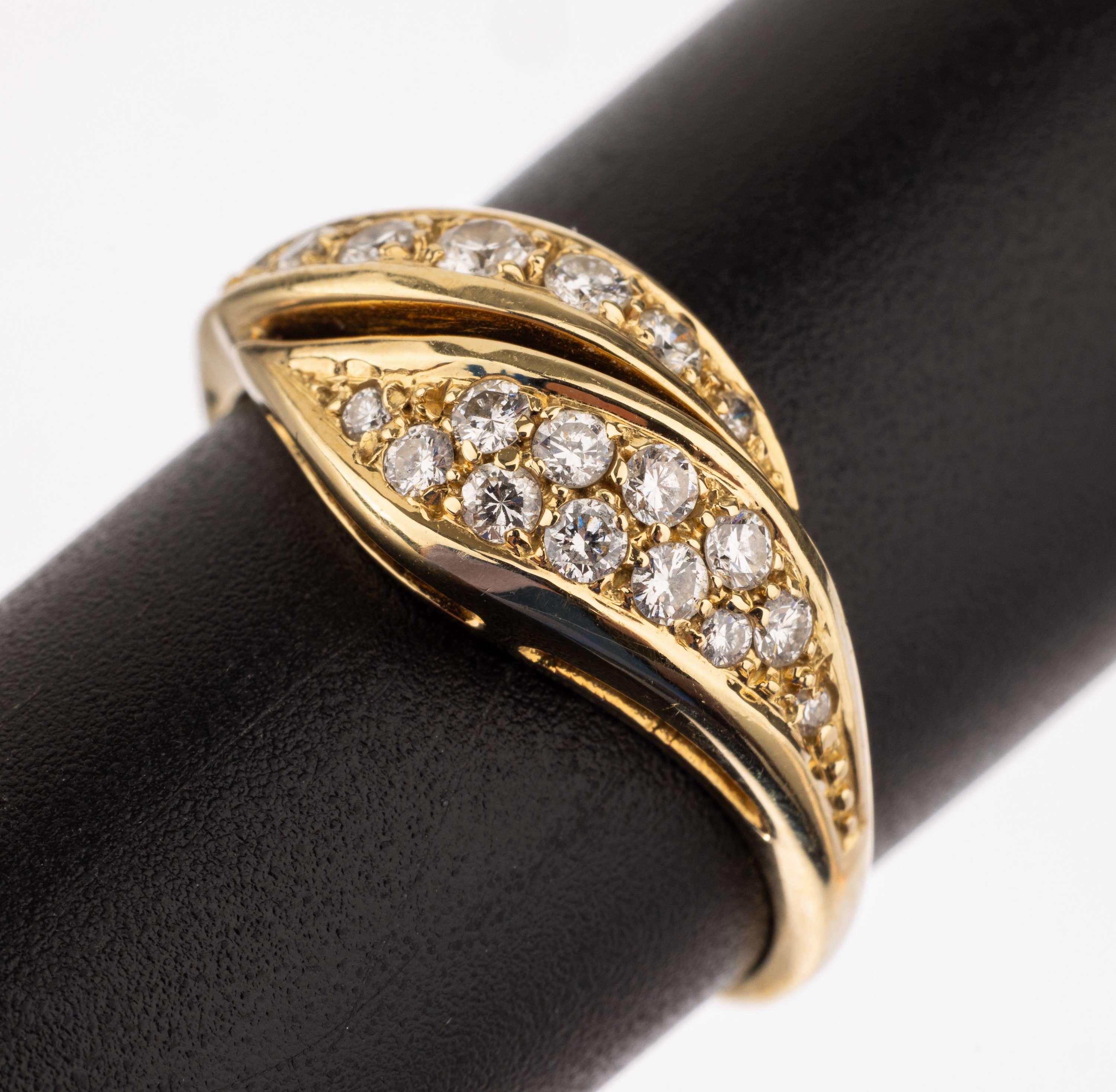 14 kt Gold Brillant-Ring, GG 585/000 gepr.,19 Brillanten zus. ca. 0.36 ct Weiß/si, RW 56, ca. 4.2 g