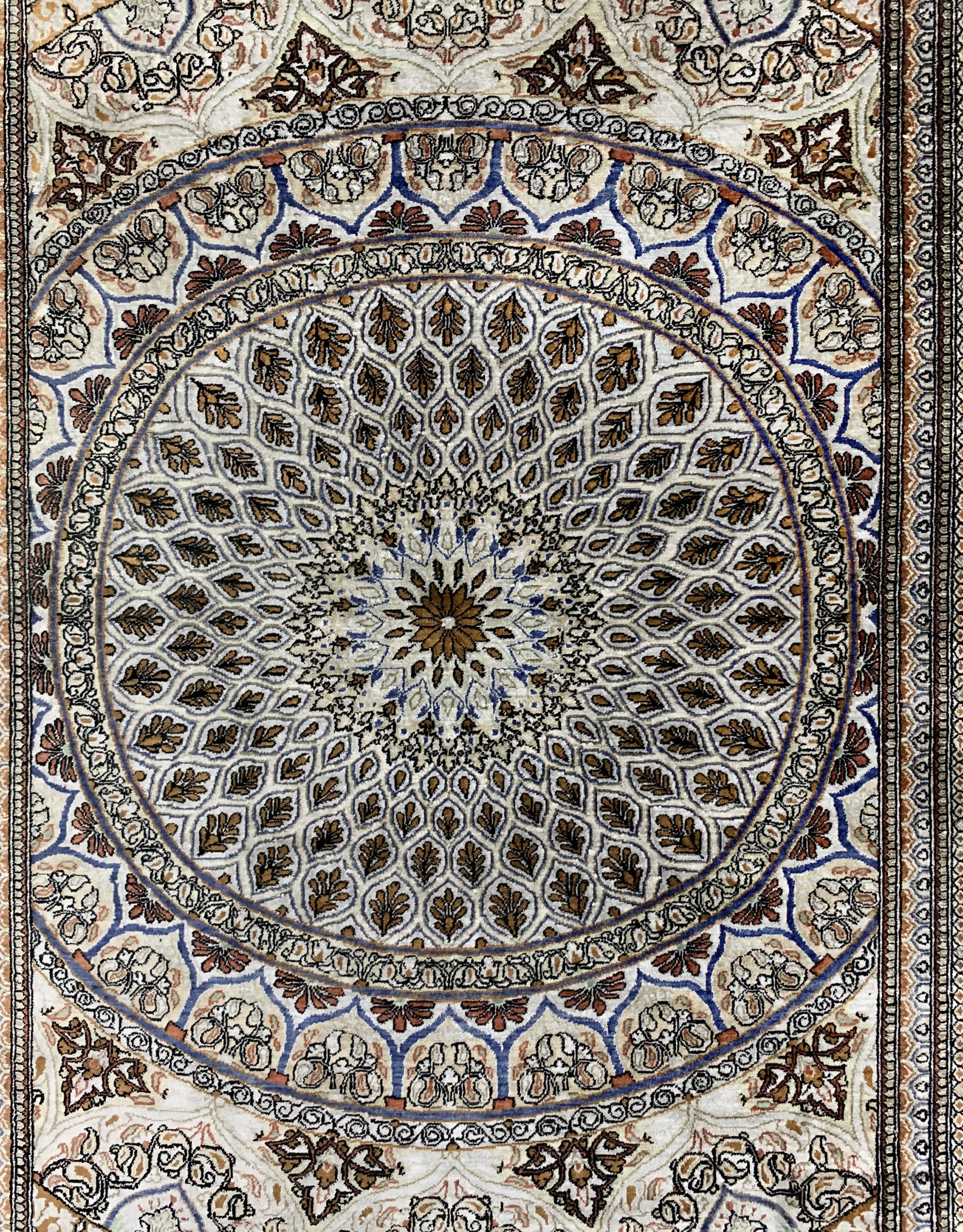 Detail b: Ghom Seide fein, Persien, Ende 20.Jhd, reine Naturseide, ca. 144 x 102 cm, ca. 1,0 Mio. Kn/qm, EHZ: 2