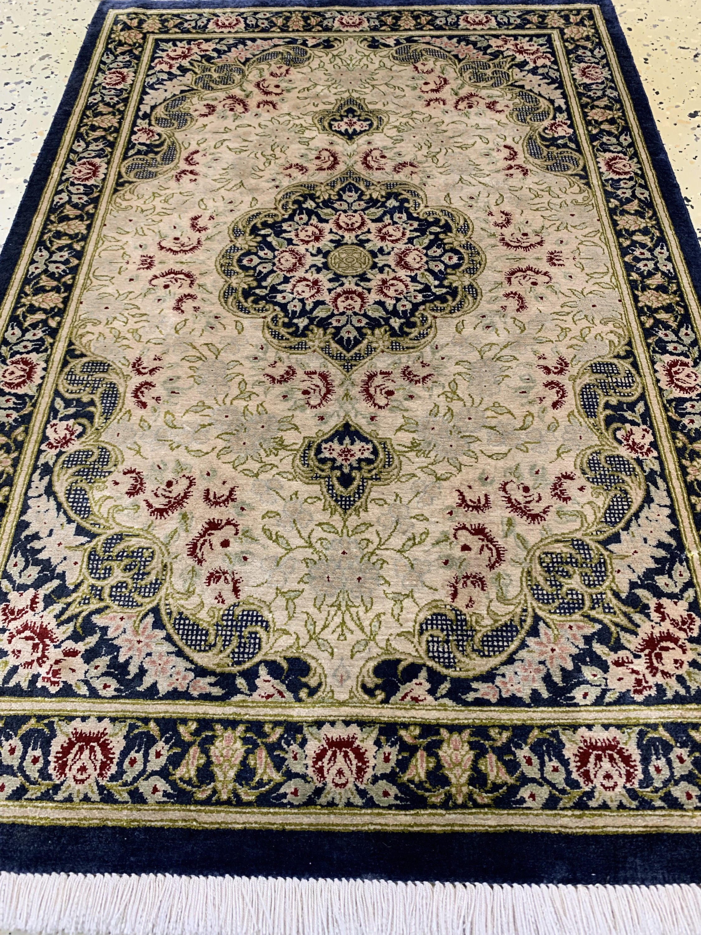 Detail b: Ghom Seide, Persien, Ende 20.Jhd, reine Naturseide, ca. 88 x 60 cm, ca. 1,0 Mio. Kn/qm, EHZ: 1-2