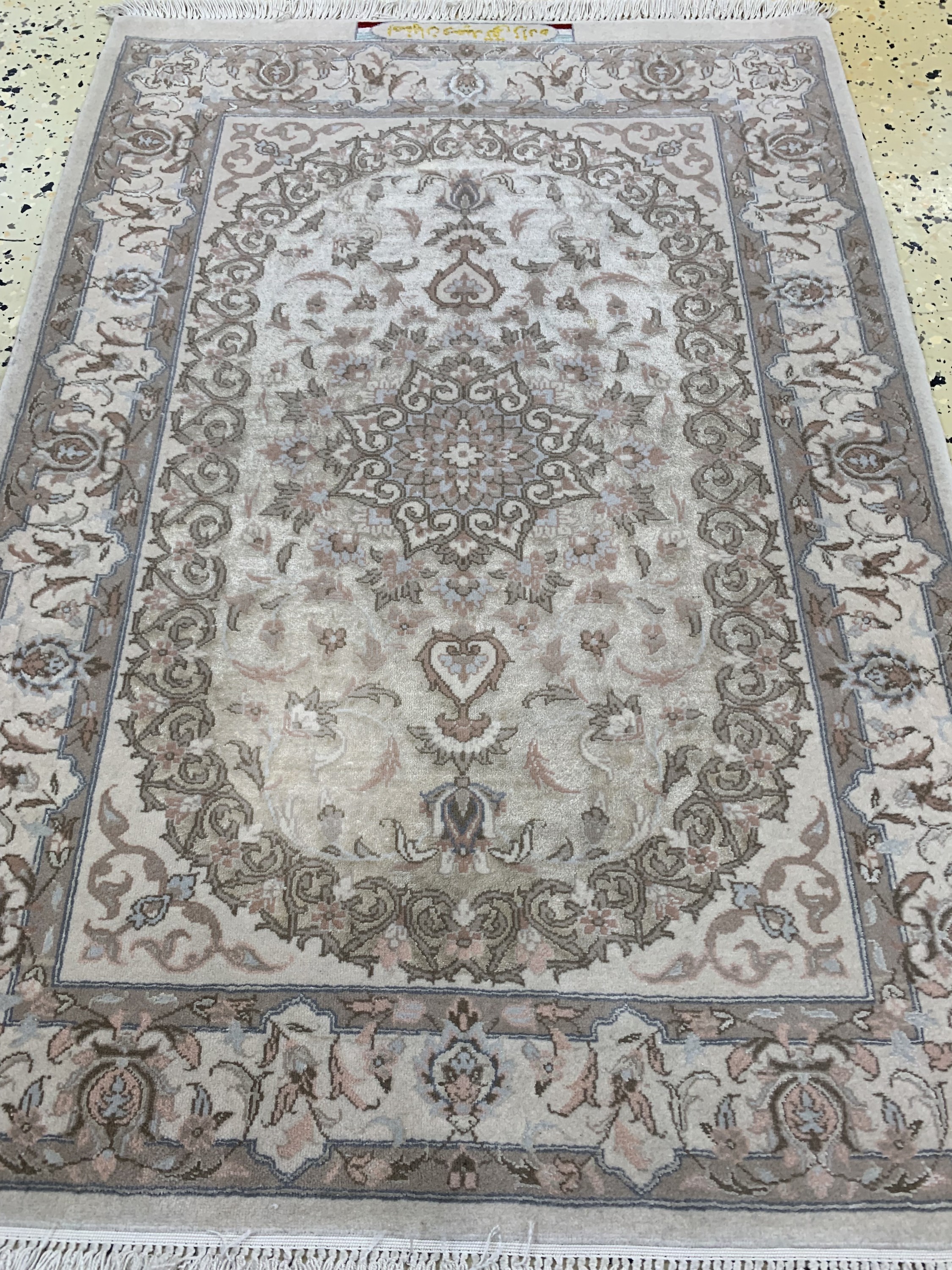 Detail c: Esfahan fein"Seidengrund", Persien, Ende 20.Jhd, Korkwolle mit und auf Seide, ca. 88 x 62 cm, ca. 1,0 Mio. Kn/qm, EHZ: 1-2