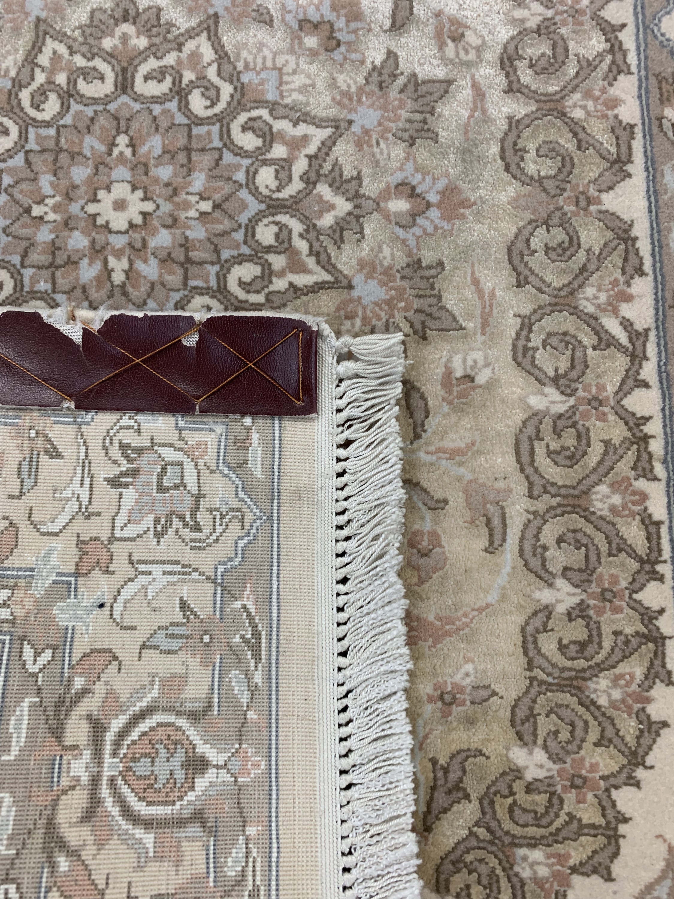 Detail d: Esfahan fein"Seidengrund", Persien, Ende 20.Jhd, Korkwolle mit und auf Seide, ca. 88 x 62 cm, ca. 1,0 Mio. Kn/qm, EHZ: 1-2