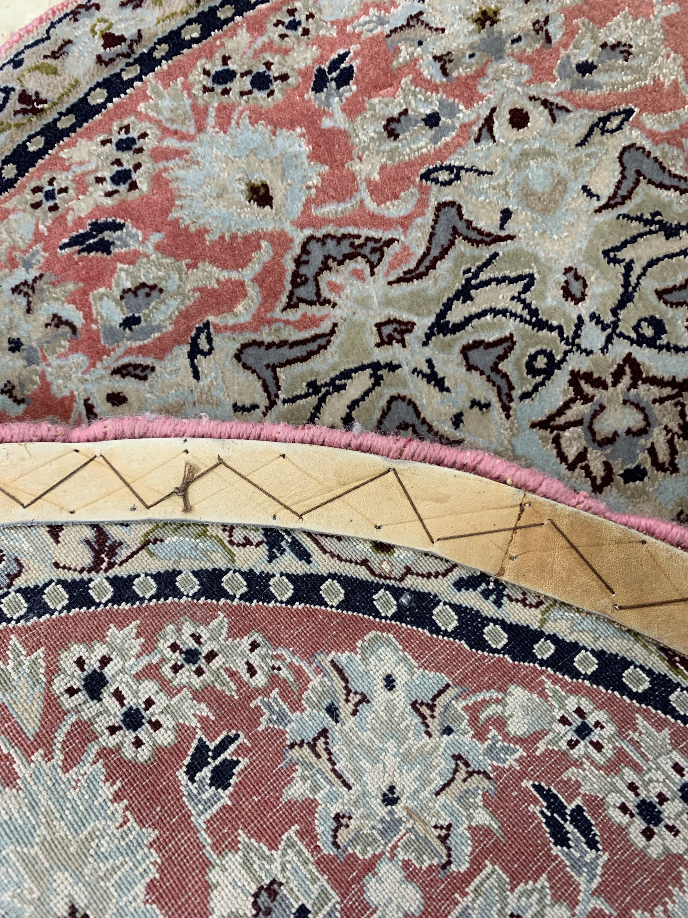 Detail b: 1 paar Nain fein, Persien, Mitte 20. Jhd, Korkwolle mit Seide, ca. 70 x 60 cm, EHZ: 2