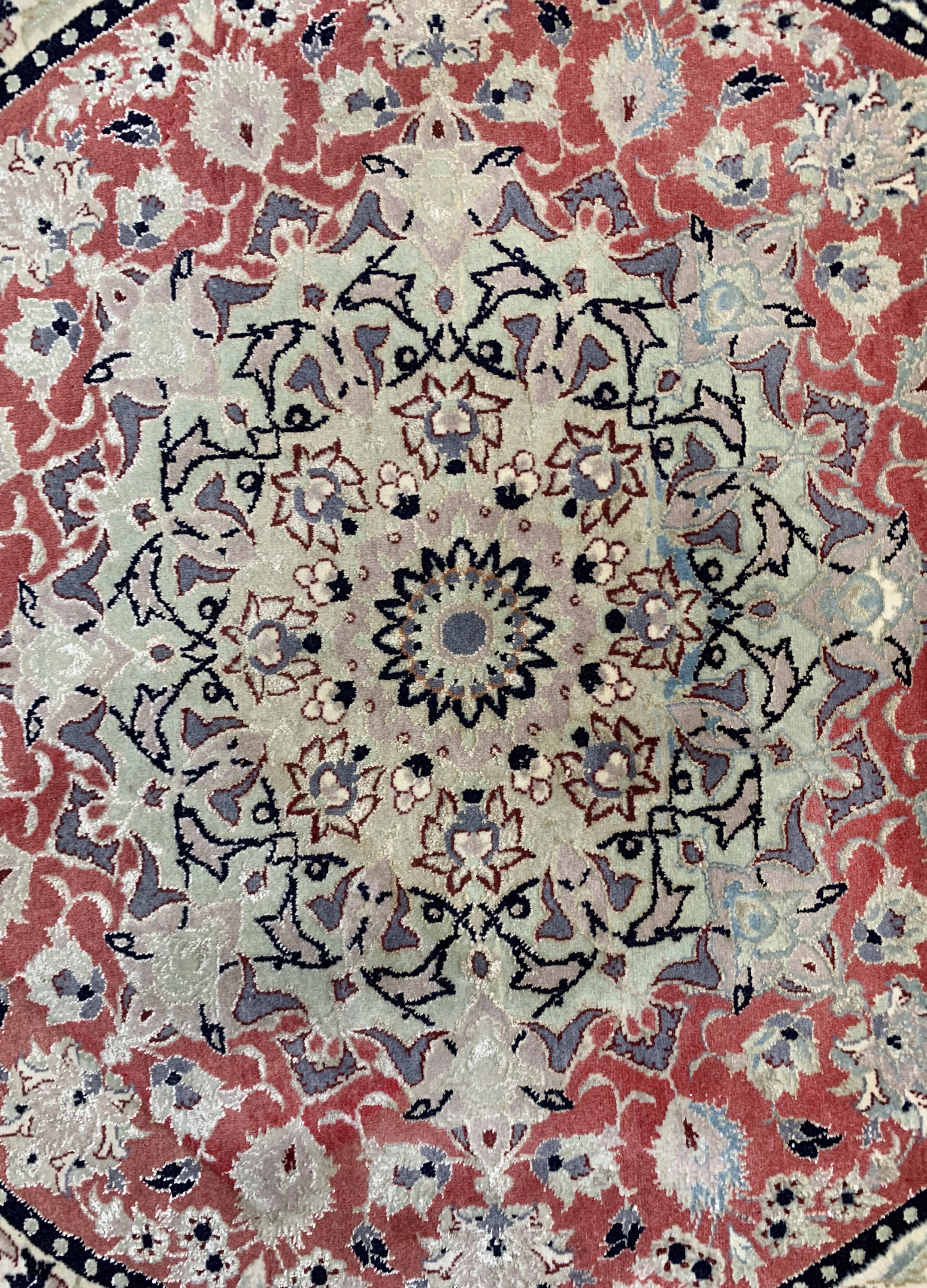Detail c: 1 paar Nain fein, Persien, Mitte 20. Jhd, Korkwolle mit Seide, ca. 70 x 60 cm, EHZ: 2