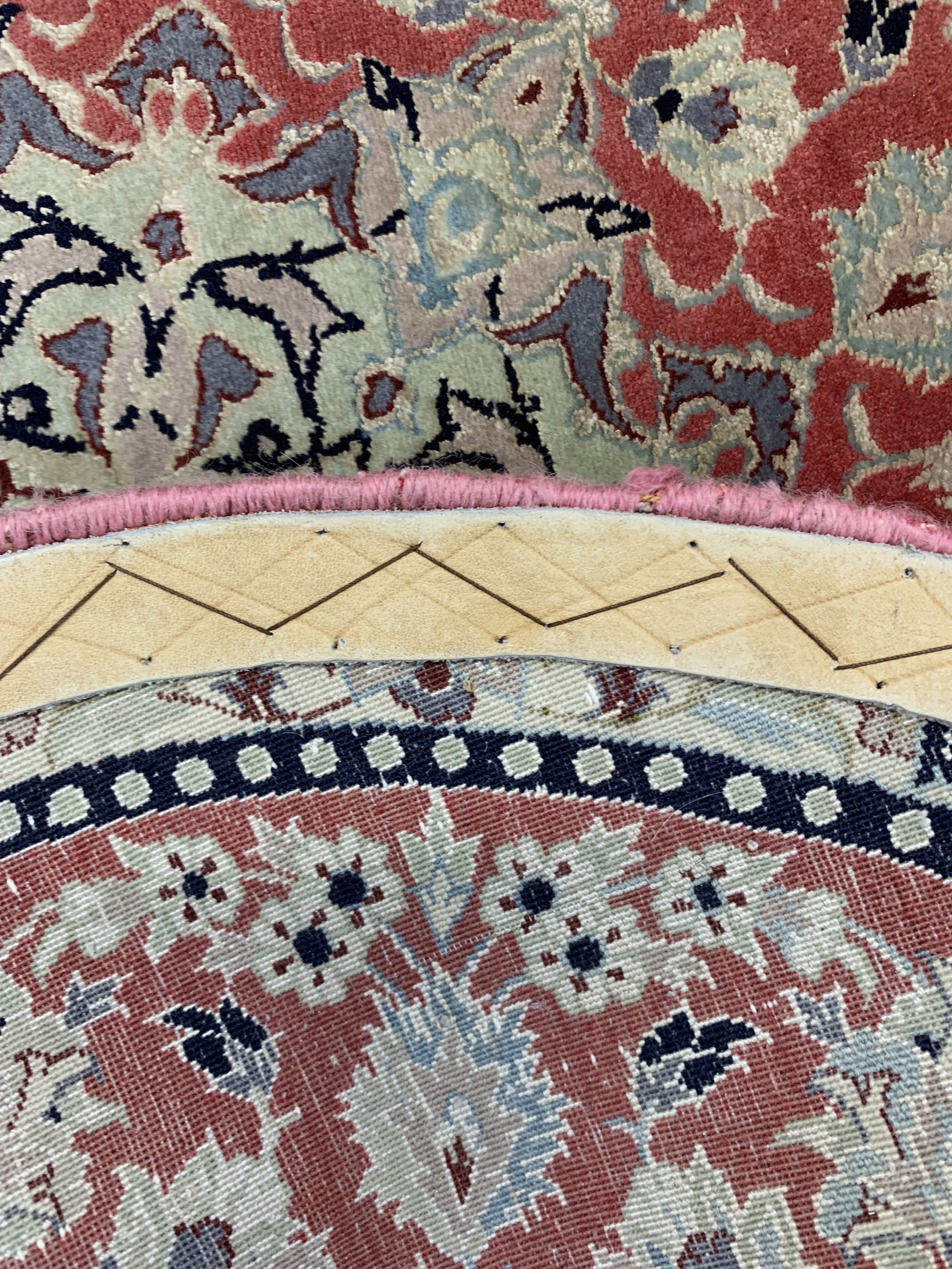 Detail d: 1 paar Nain fein, Persien, Mitte 20. Jhd, Korkwolle mit Seide, ca. 70 x 60 cm, EHZ: 2