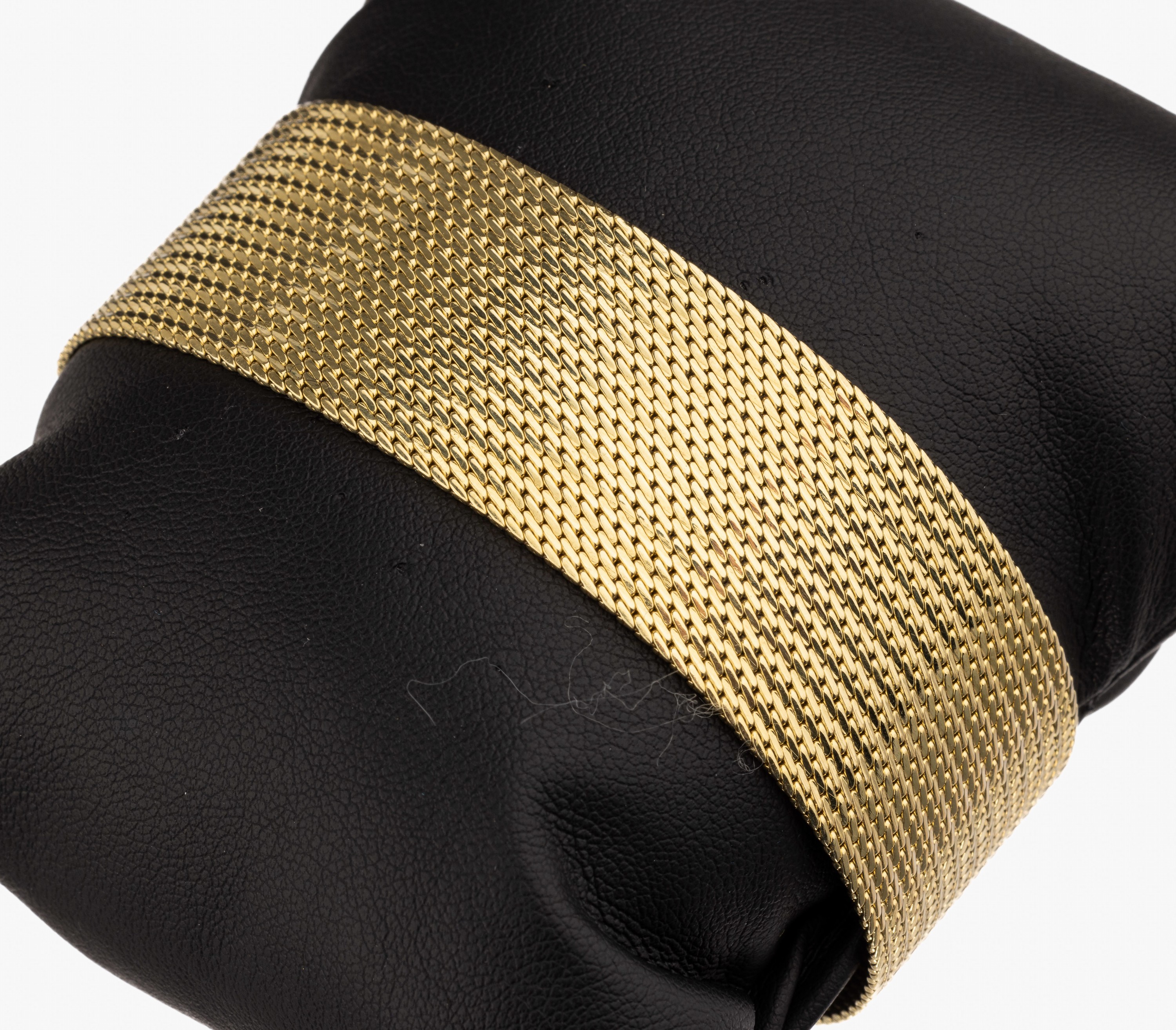 Breites 14 kt Gold Armband, GG 585/000, B. ca. 25 mm, L. ca. 19 cm, Kastenschloß mit doppelter Sicherheitsacht, ca. 56 g
