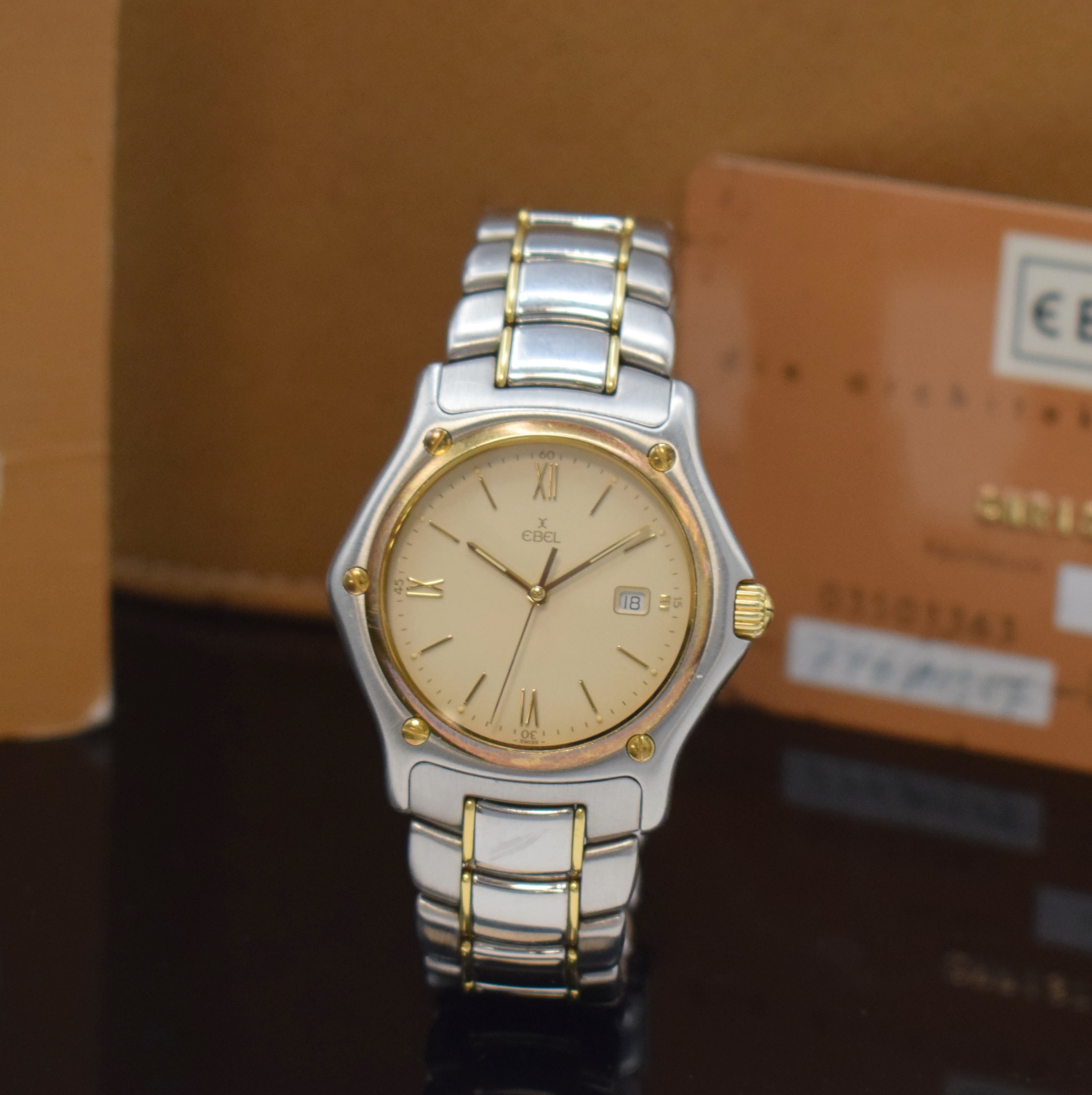 EBEL Armbanduhr Serie 1911 Referenz 187902, quarz, Edelstahlgeh. inkl. Gliederband m. Faltschl., 18k Goldlünette gegen Geh. 5-fach verschr., 8-fach ...