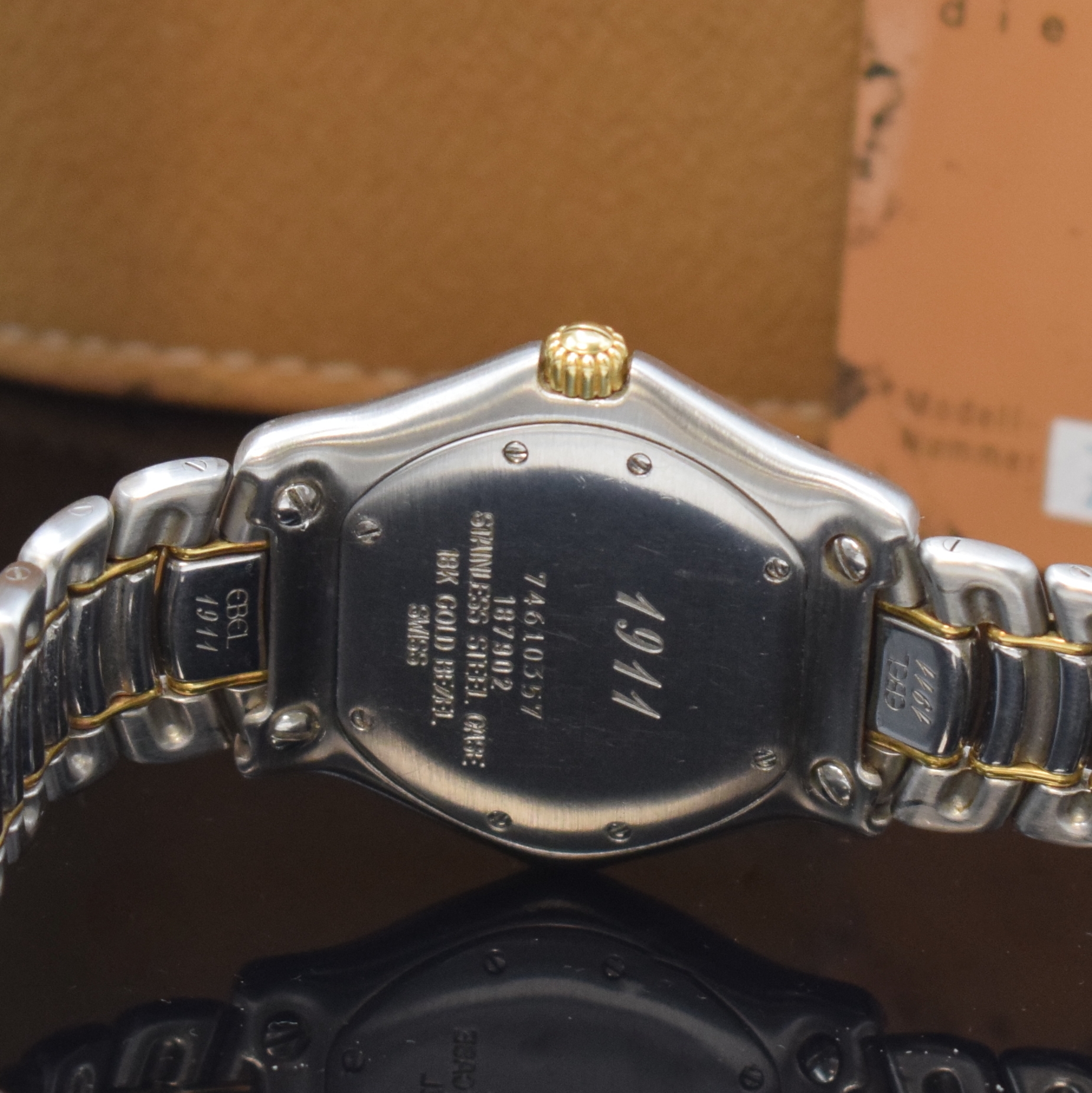 Detail d: EBEL Armbanduhr Serie 1911 Referenz 187902, quarz, Edelstahlgeh. inkl. Gliederband m. Faltschl., 18k Goldlünette gegen Geh. 5-fach verschr., 8-fach ...