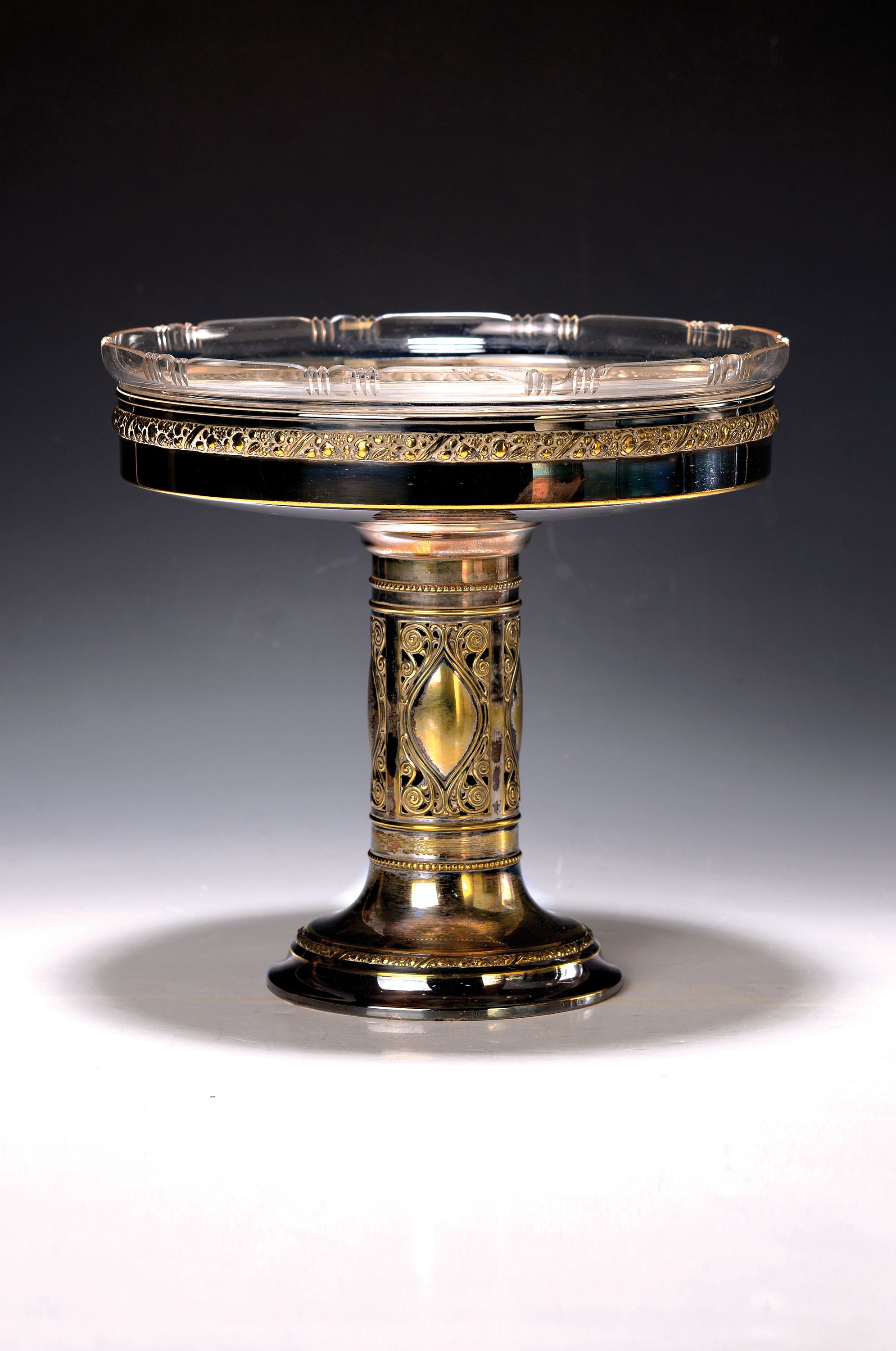 Tafelaufsatz, WMF, um 1900/10, Jugendstil, XO, orig. Glaseinsatz geschliffen, an einer Seite beschädigt bzw. beschliffen, H. ca. 23.5 cm, D. 24.5 cm