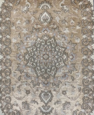 26772884b - Isfahan fine#"silk ground#", Persia, end of 20th century, corkwool with and on silk, approx. 88 x 62 cm, approx. 1.0 million kn/sm,condition: 1-2. Rugs, Carpets & Flatweaves