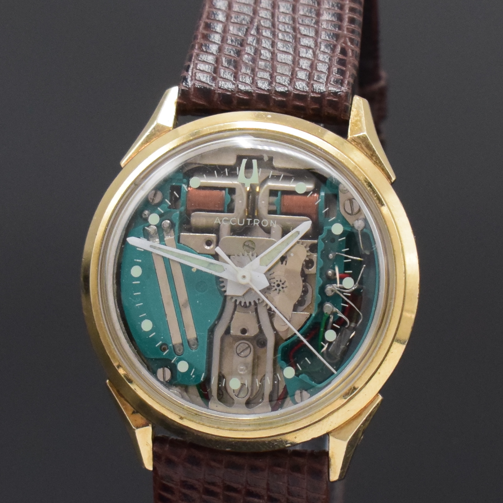 Detail a: BULOVA Herrenarmbanduhr Accutron Spaceview, Schweiz um 1968, Edelstahlgeh., Boden verschr., sichtbares Stimmgabelschwingerwerk, Leuchtzeiger, ...